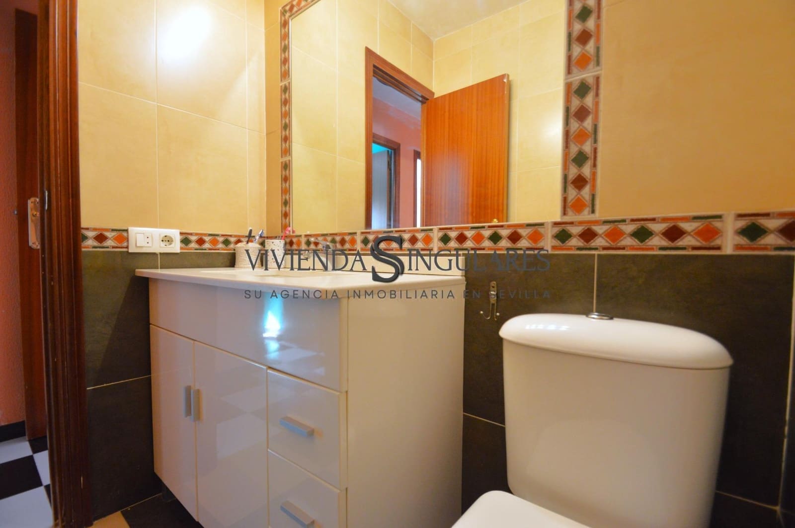 4 sovrum Lägenhet till salu i Sevilla stad - 215 000 € (Ref: 10111955)