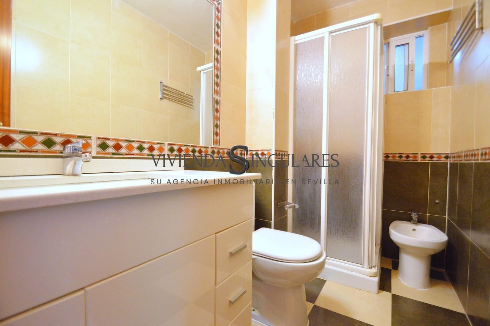 4 sovrum Lägenhet till salu i Sevilla stad - 215 000 € (Ref: 10111955)