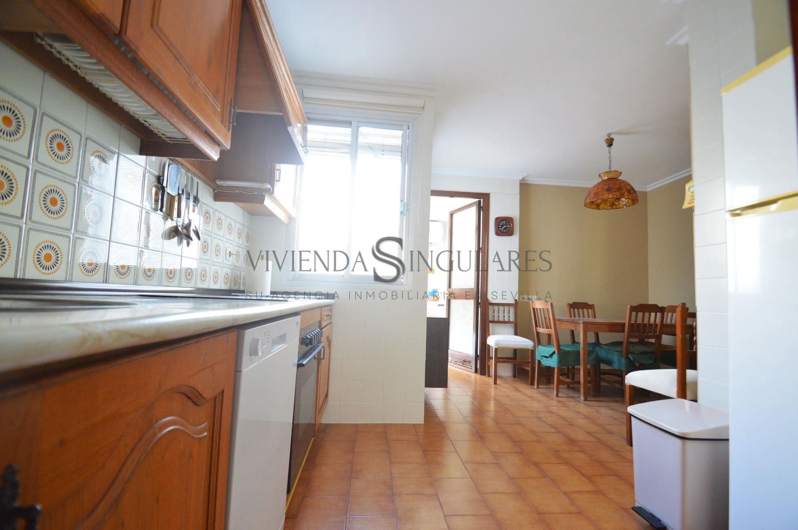 3 slaapkamer Flat te huur in Sevilla stad - € 1.400 (Ref: 10111957)