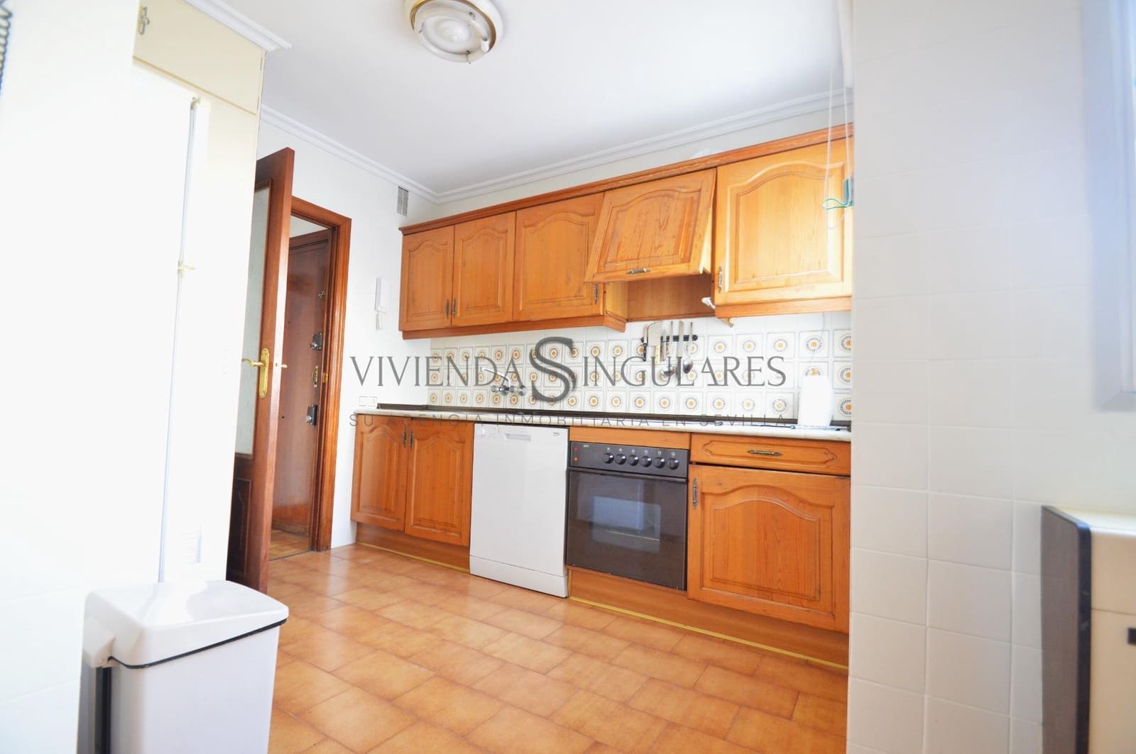 3 slaapkamer Flat te huur in Sevilla stad - € 1.400 (Ref: 10111957)