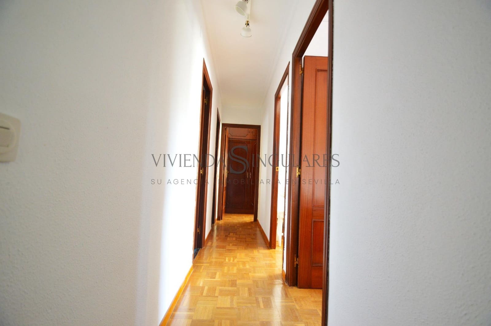 3 slaapkamer Flat te huur in Sevilla stad - € 1.400 (Ref: 10111957)