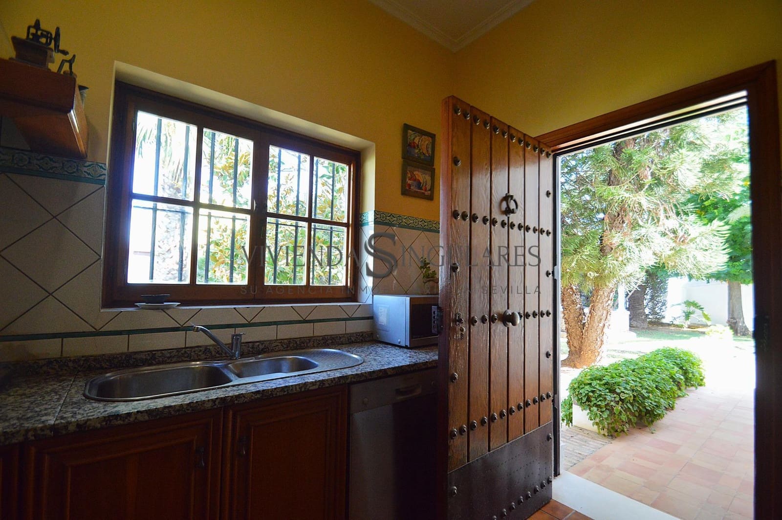 6 Zimmer Villa zu verkaufen in Espartinas mit Pool - 1.150.000 € (Ref: 10111961)
