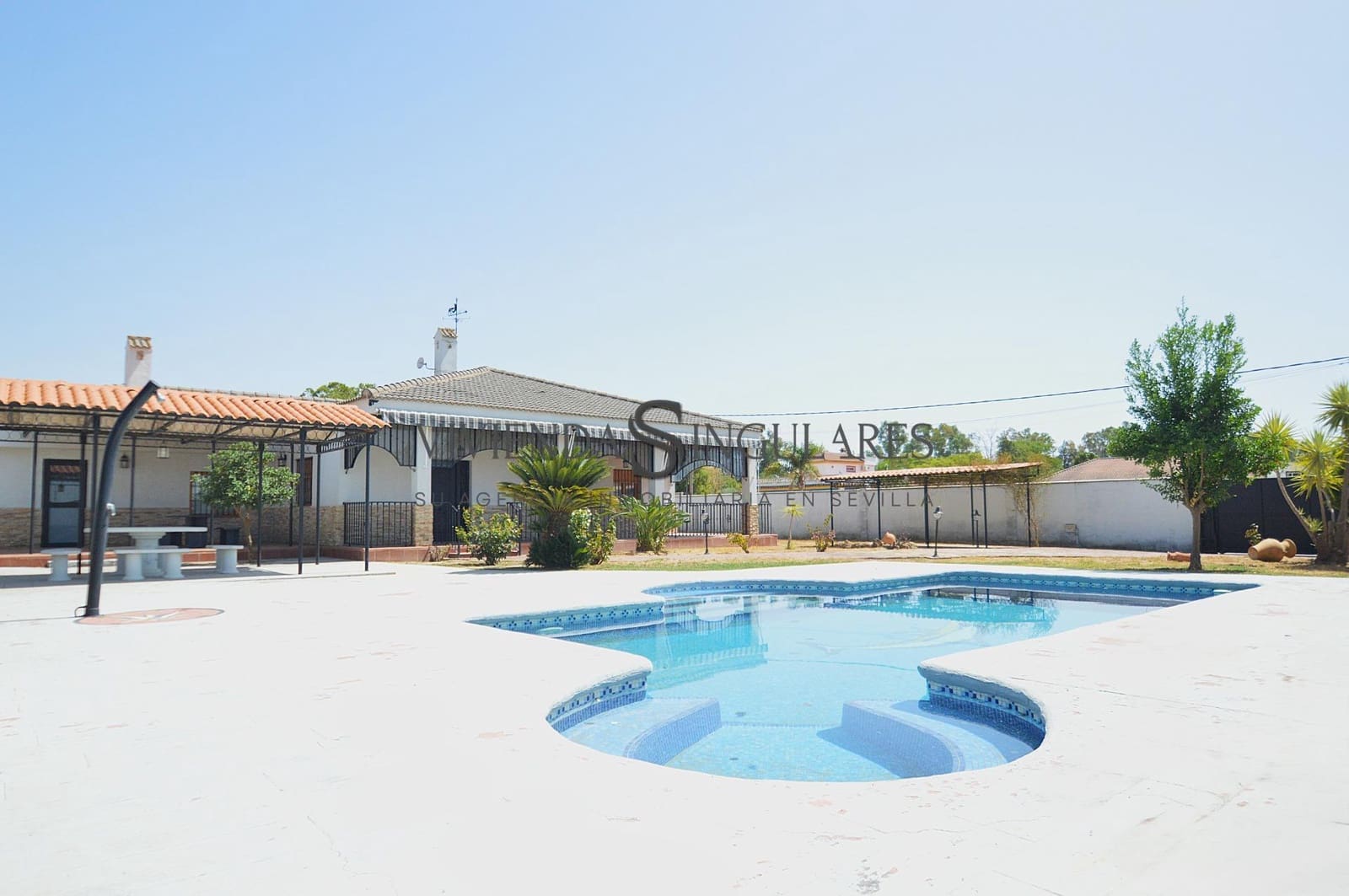 4 bedroom Villa for sale in Carmona with pool - € 348,000 (Ref: 10111971)