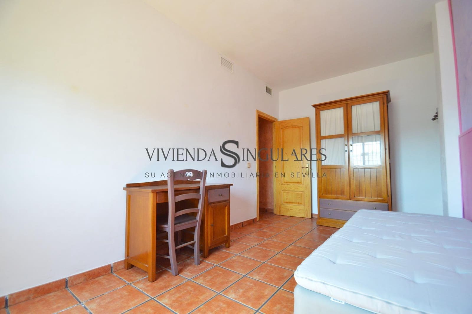 4 bedroom Villa for sale in Carmona with pool - € 348,000 (Ref: 10111971)