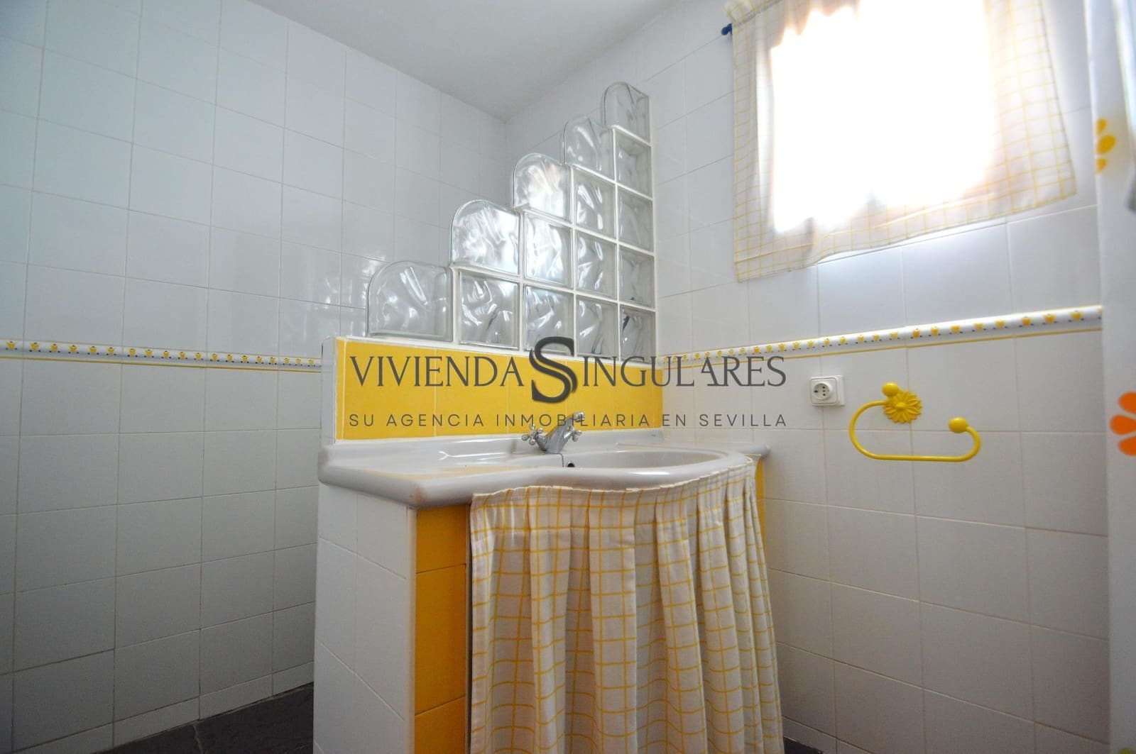 4 bedroom Villa for sale in Carmona with pool - € 348,000 (Ref: 10111971)
