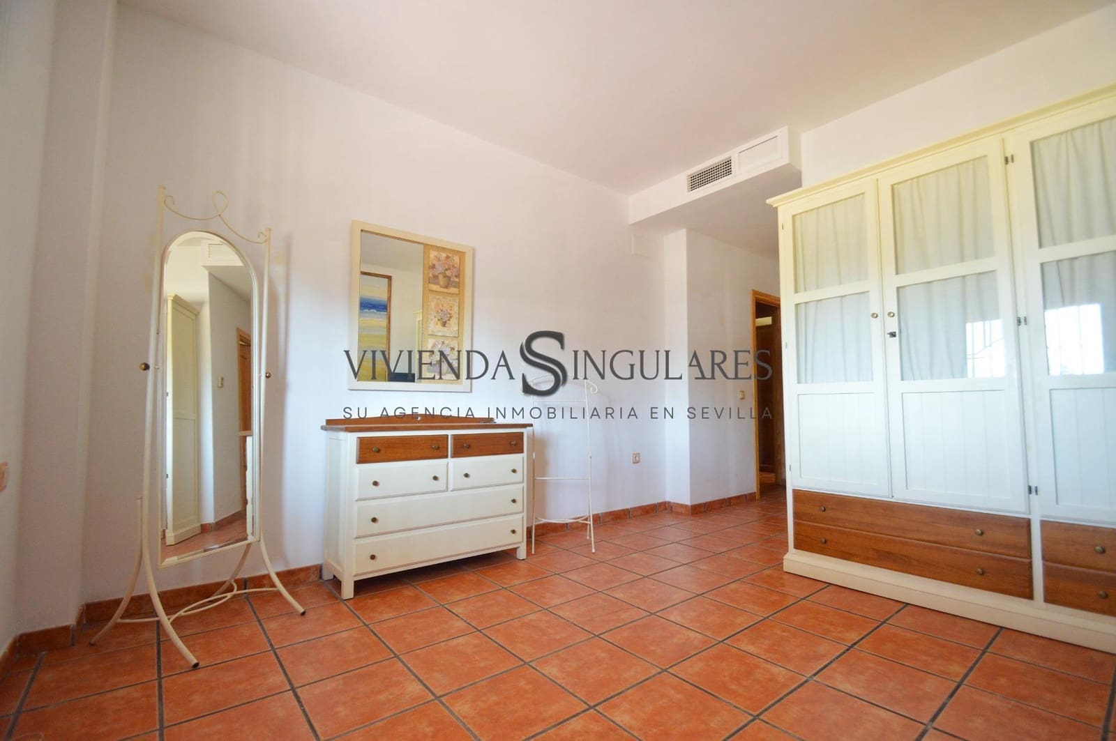 4 bedroom Villa for sale in Carmona with pool - € 348,000 (Ref: 10111971)