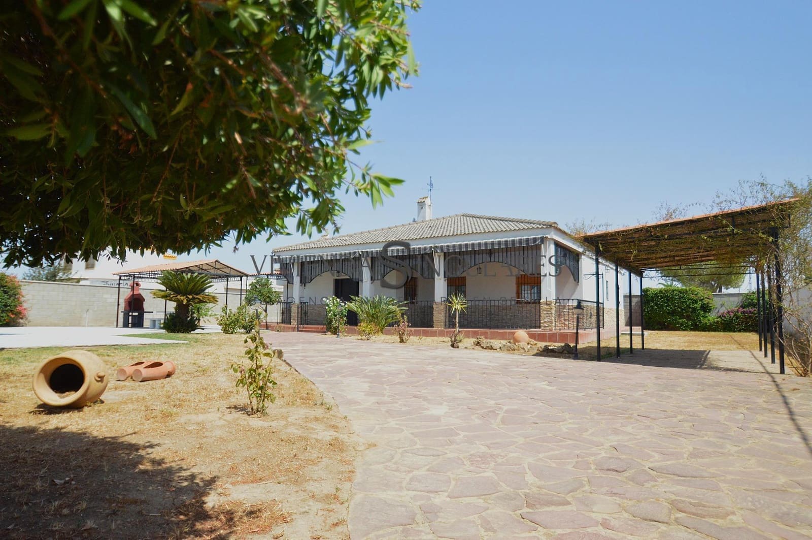 4 bedroom Villa for sale in Carmona with pool - € 348,000 (Ref: 10111971)