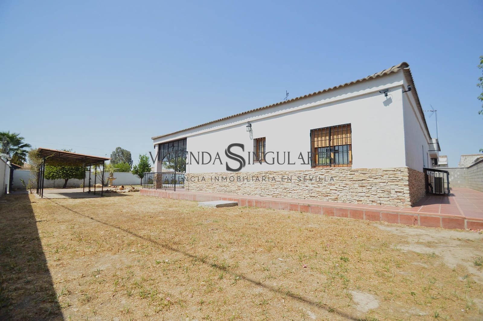4 bedroom Villa for sale in Carmona with pool - € 348,000 (Ref: 10111971)