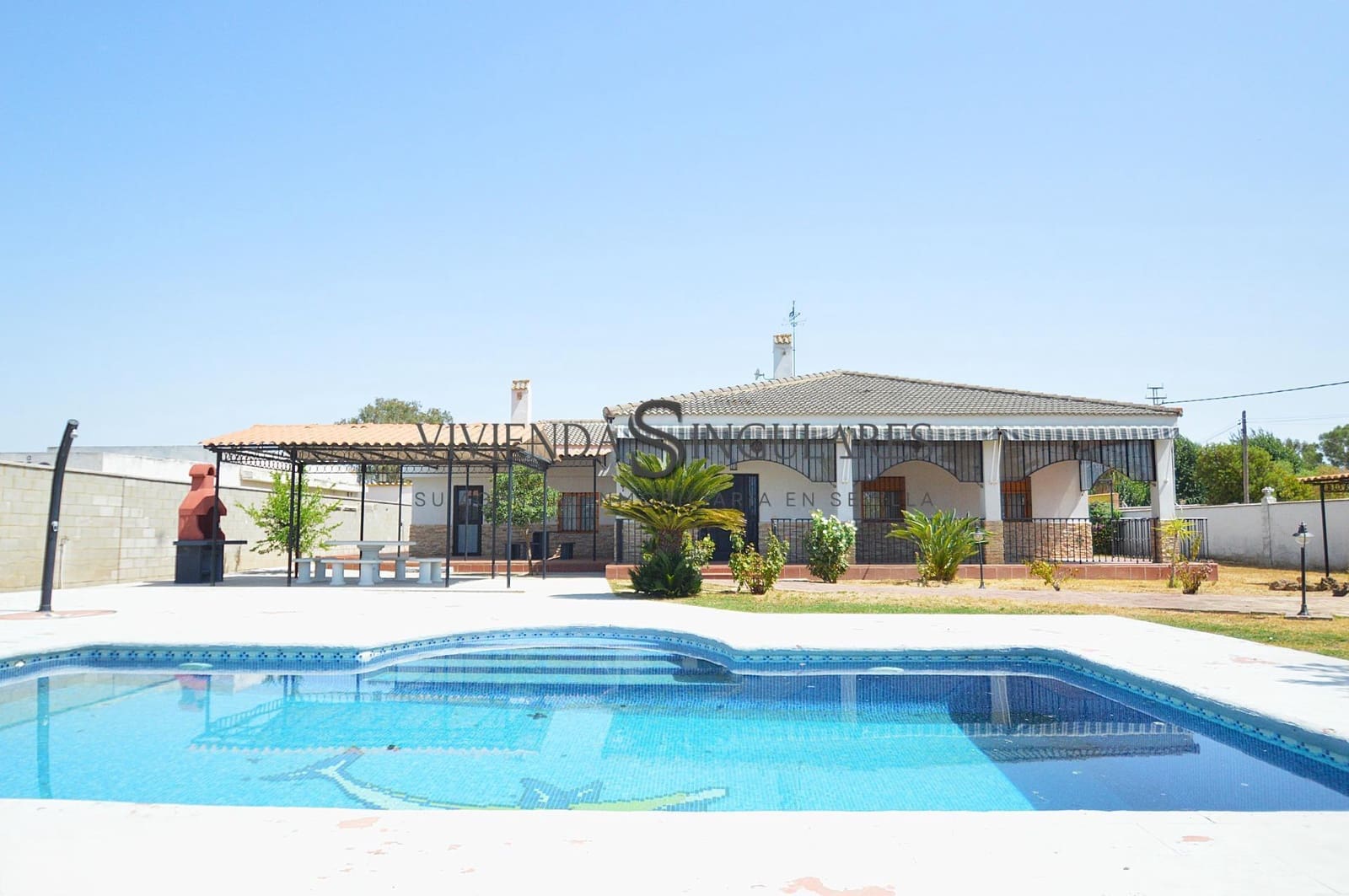 4 bedroom Villa for sale in Carmona with pool - € 348,000 (Ref: 10111971)
