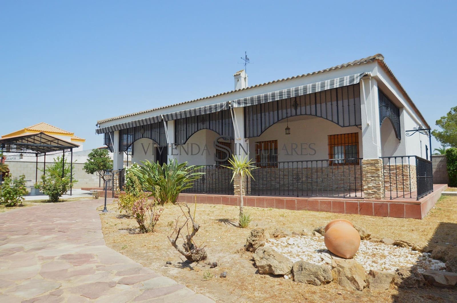 4 bedroom Villa for sale in Carmona with pool - € 348,000 (Ref: 10111971)