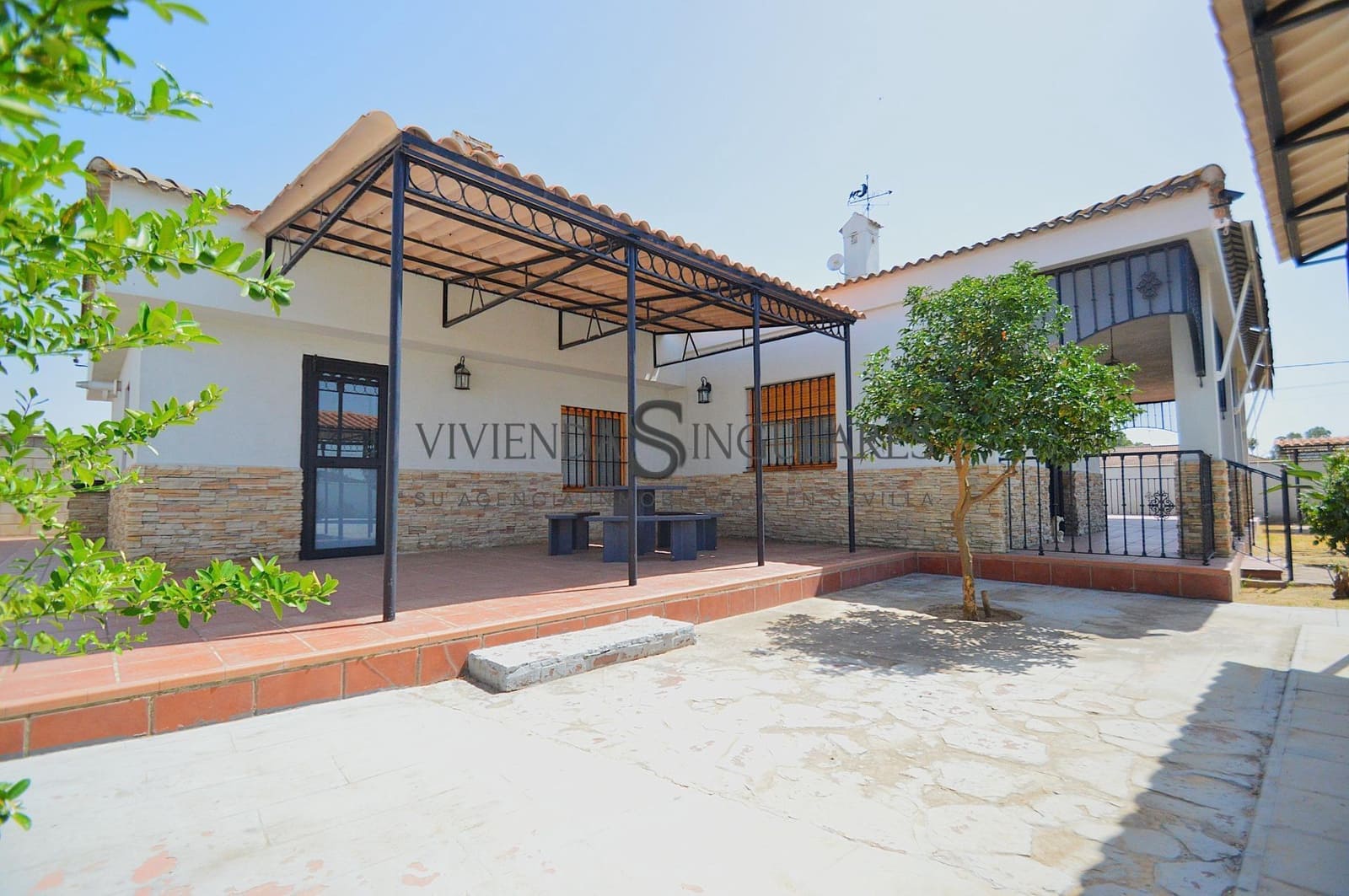 4 bedroom Villa for sale in Carmona with pool - € 348,000 (Ref: 10111971)
