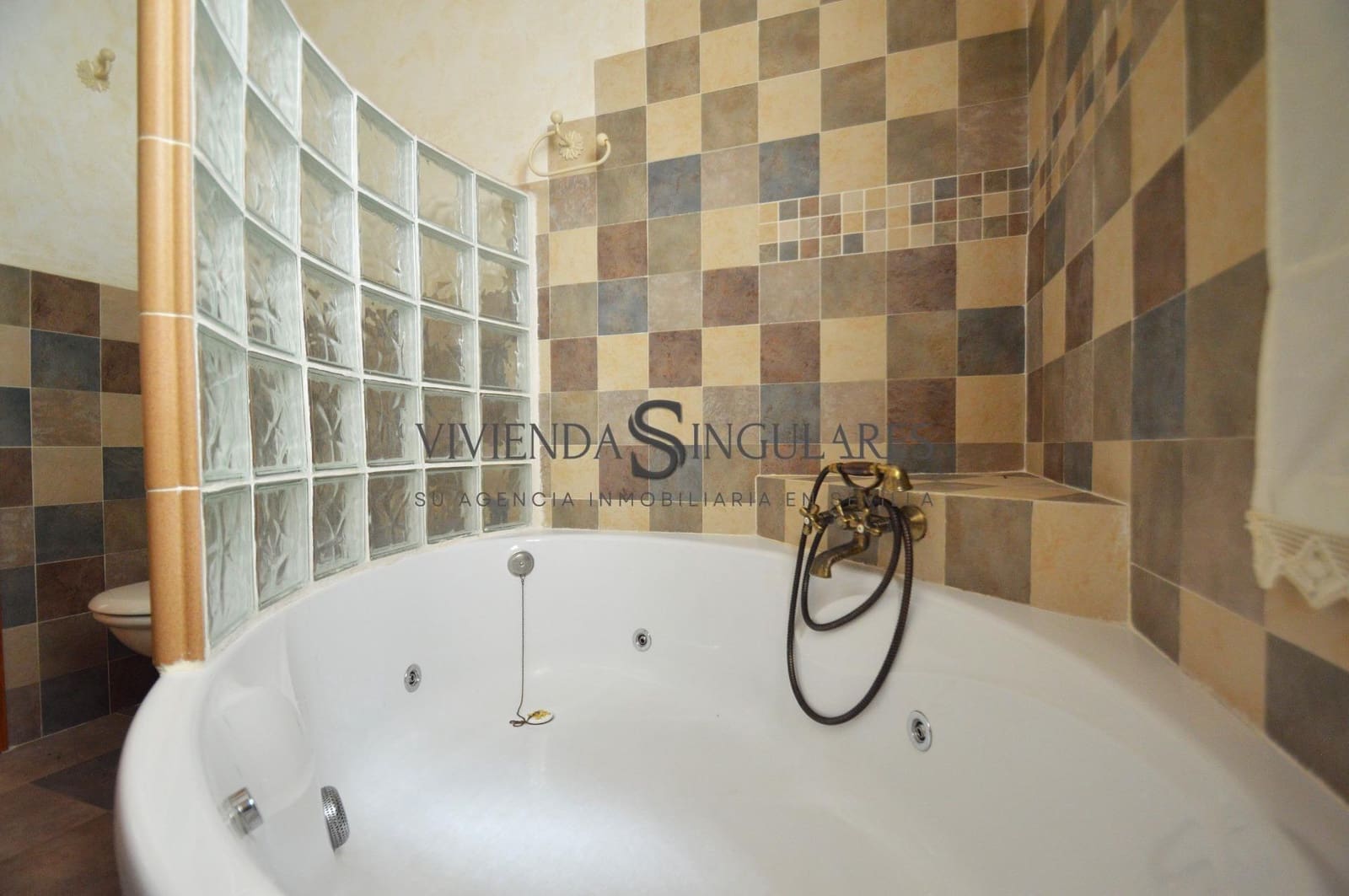4 bedroom Villa for sale in Carmona with pool - € 348,000 (Ref: 10111971)
