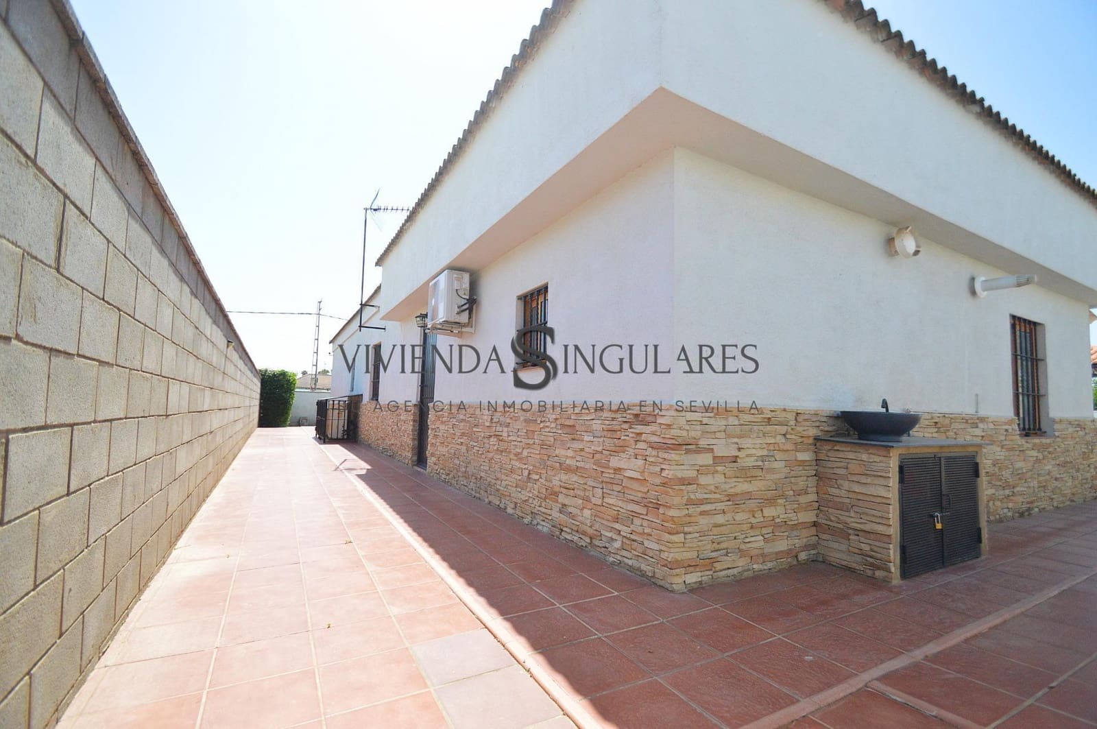 4 bedroom Villa for sale in Carmona with pool - € 348,000 (Ref: 10111971)