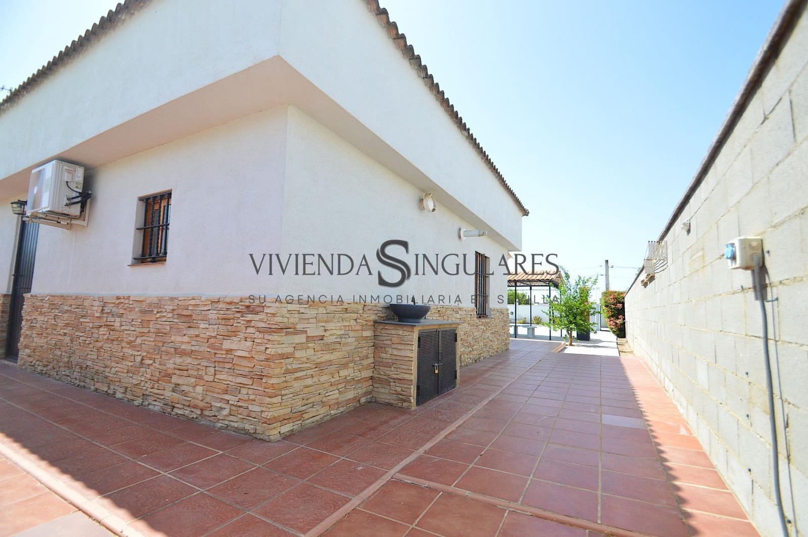 4 bedroom Villa for sale in Carmona with pool - € 348,000 (Ref: 10111971)