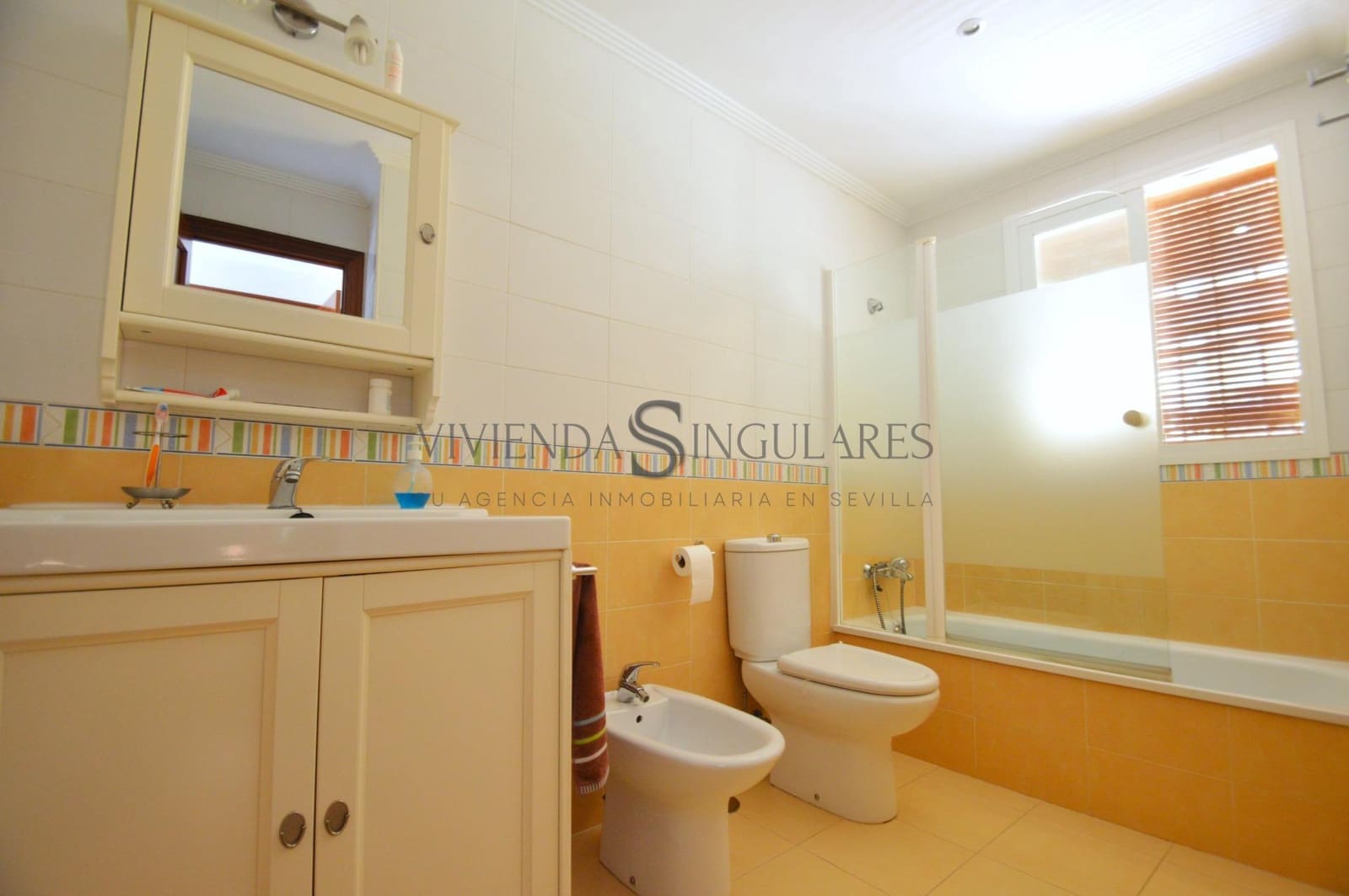 4 bedroom Terraced Villa for sale in Alcala de Guadaira with garage - € 289,900 (Ref: 10111972)