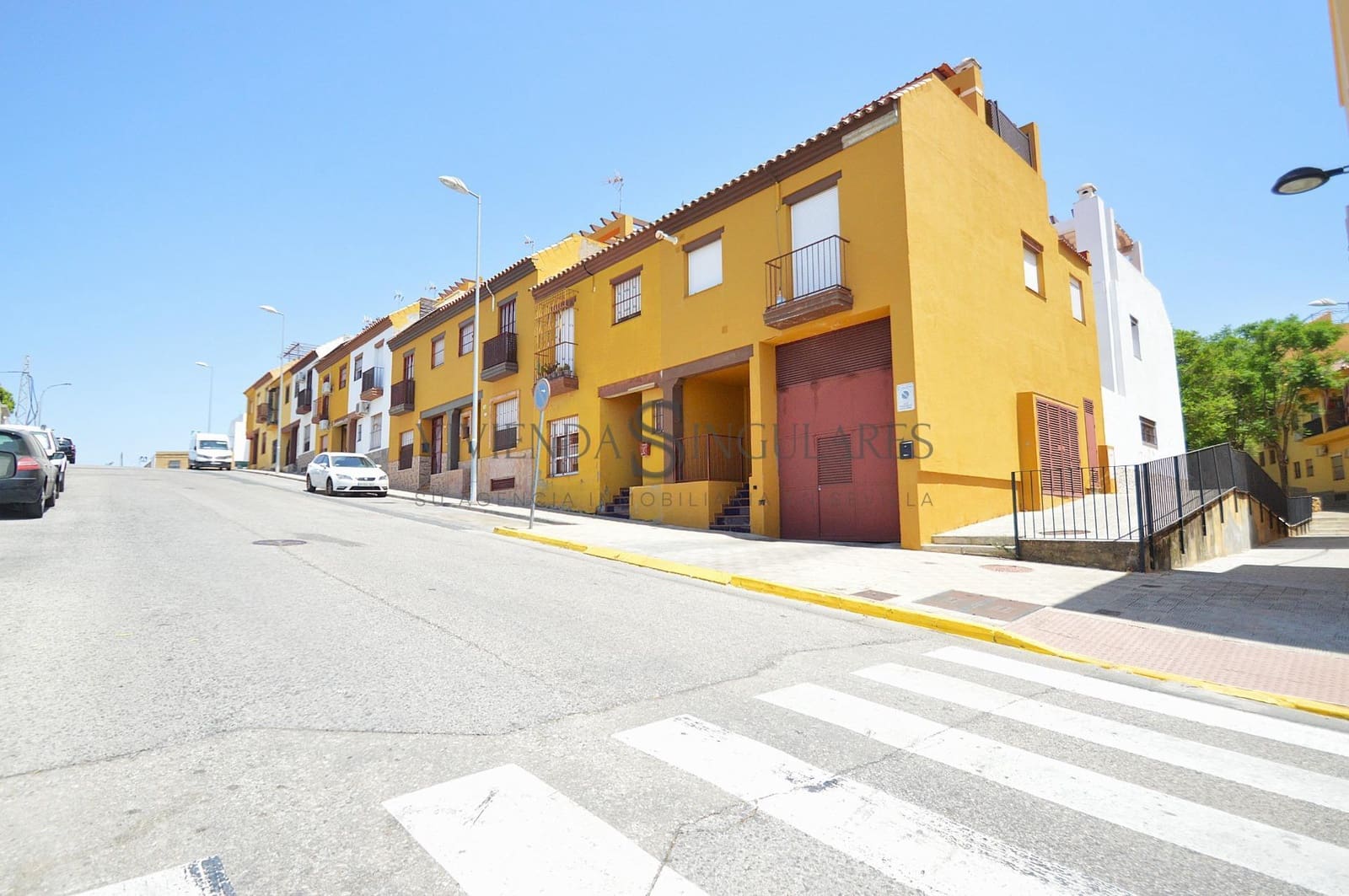 4 bedroom Terraced Villa for sale in Alcala de Guadaira with garage - € 289,900 (Ref: 10111972)