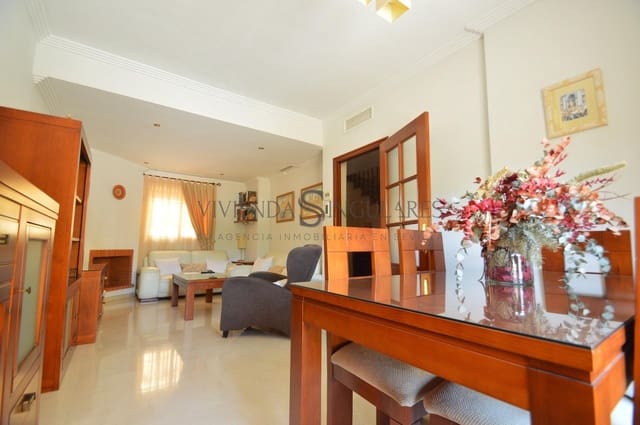 4 bedroom Terraced Villa for sale in Alcalá de Guadaira with garage - € 289,900 (Ref: 10111972)