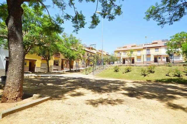 4 bedroom Terraced Villa for sale in Alcalá de Guadaira with garage - € 289,900 (Ref: 10111972)
