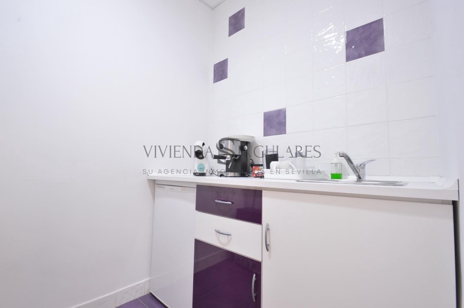 Commercial for sale in Seville city - € 247,500 (Ref: 10111978)