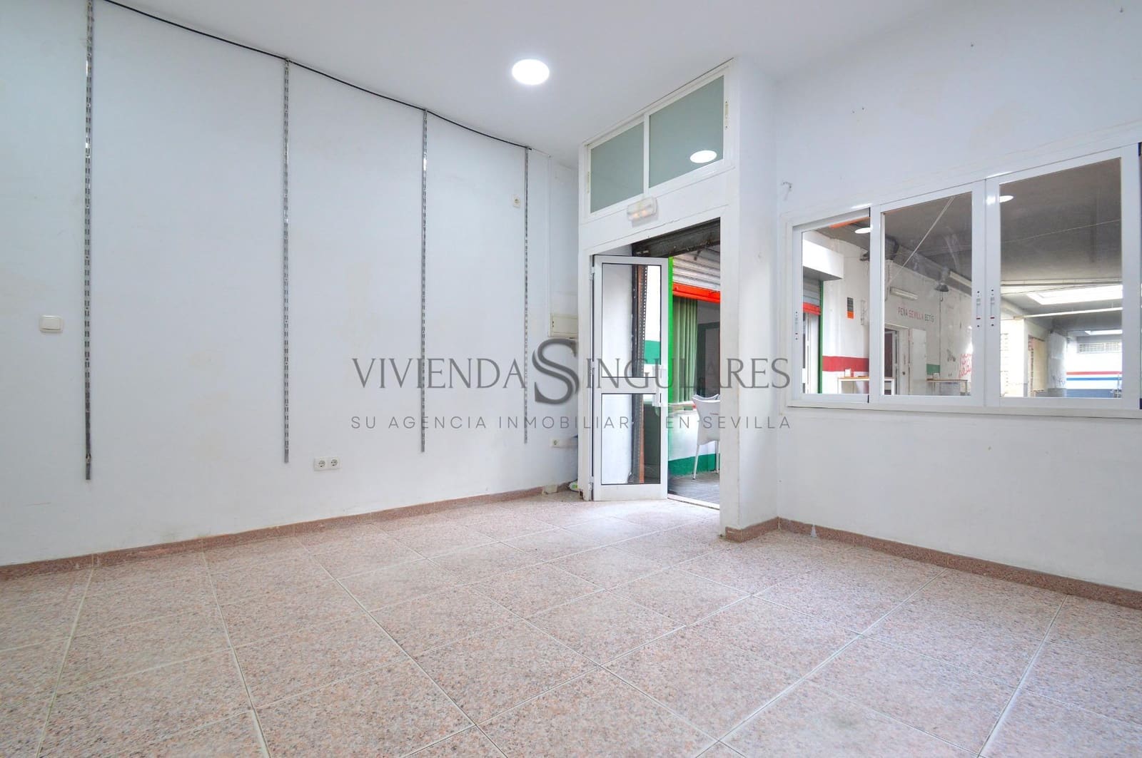 Commercial for sale in Seville city - € 37,500 (Ref: 10111979)