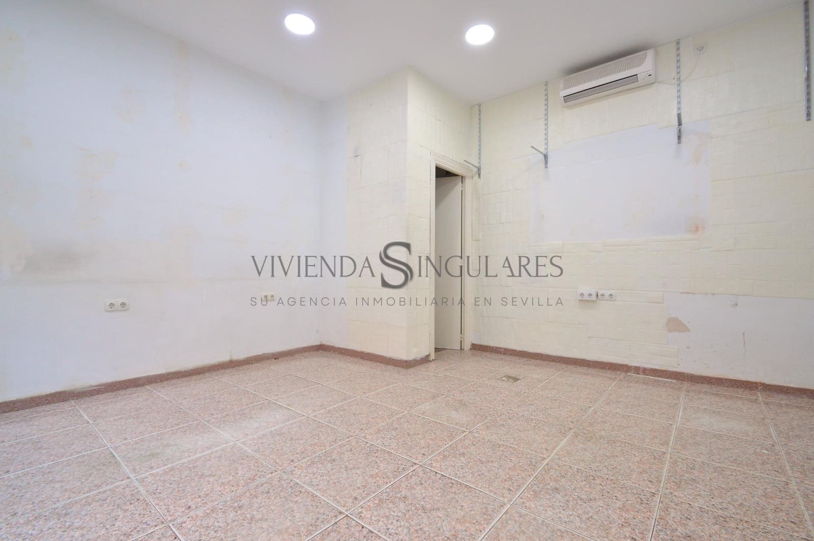 Commercial for sale in Seville city - € 37,500 (Ref: 10111979)