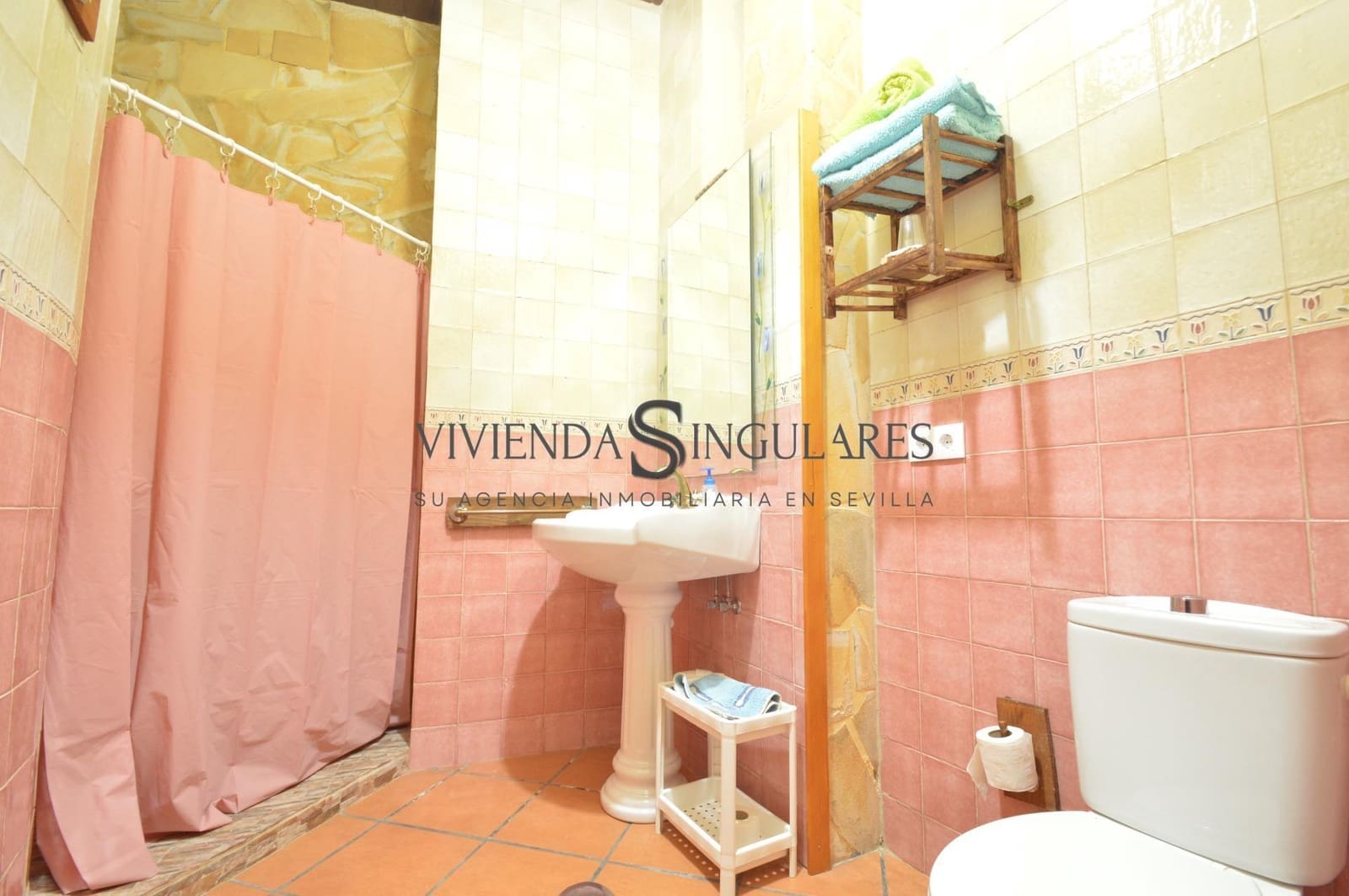 Hotel de 9 habitaciones en Arroyomolinos de León en venta - 405.000 € (Ref: 10111983)