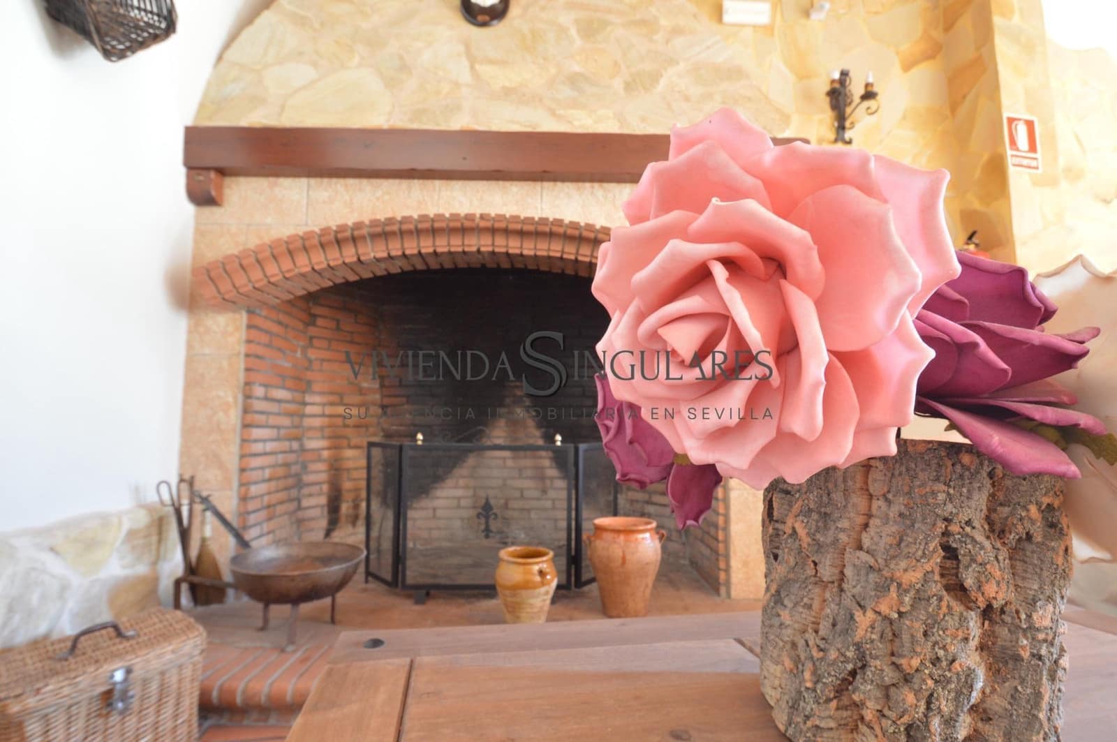 Hotel de 9 habitaciones en Arroyomolinos de León en venta - 405.000 € (Ref: 10111983)