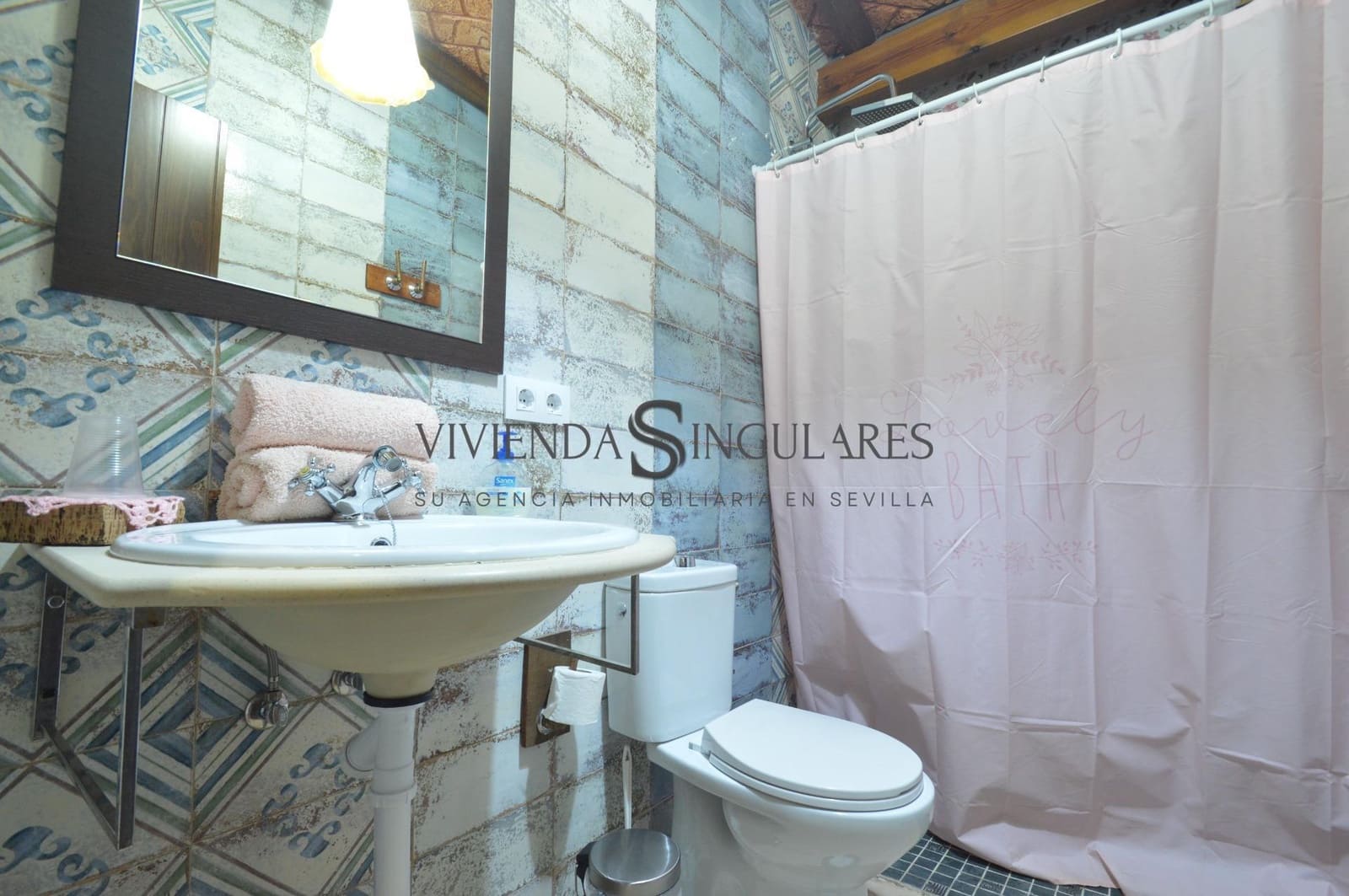 Hotel de 9 habitaciones en Arroyomolinos de León en venta - 405.000 € (Ref: 10111983)