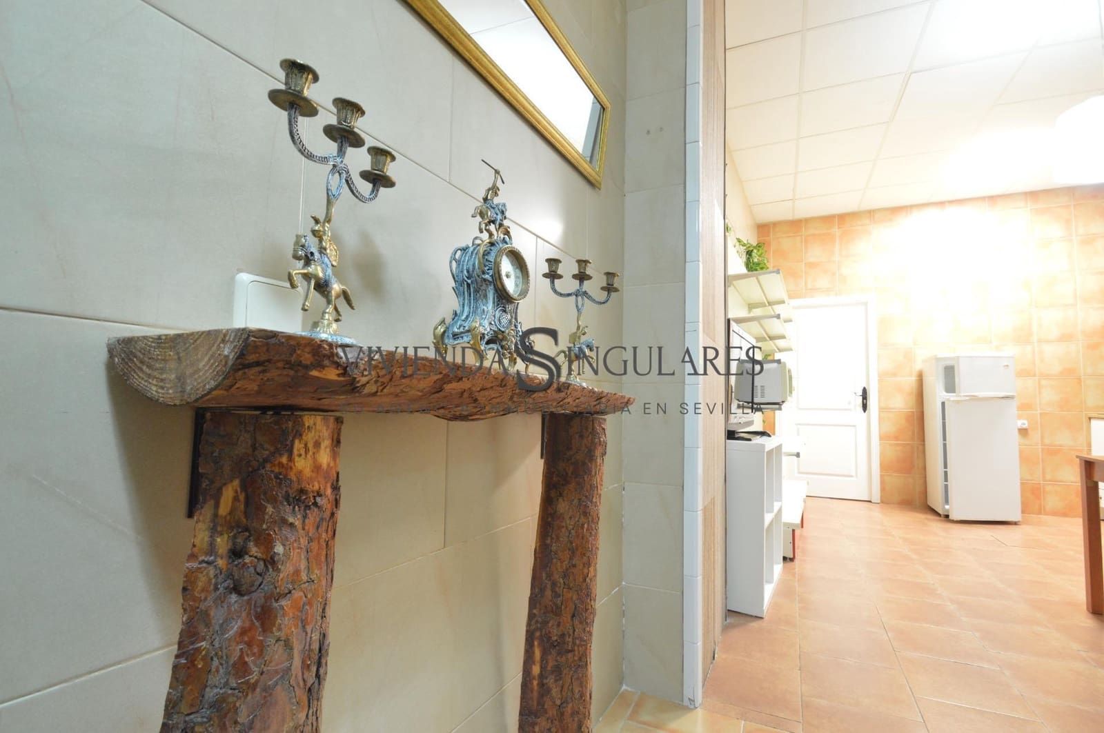 Hotel de 9 habitaciones en Arroyomolinos de León en venta - 405.000 € (Ref: 10111983)