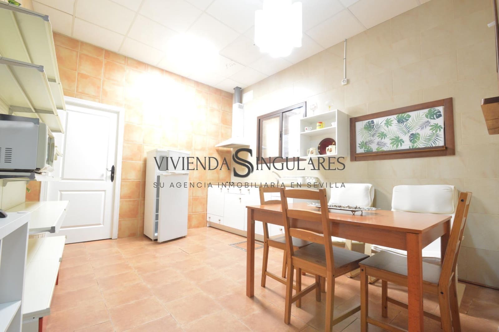 Hotel de 9 habitaciones en Arroyomolinos de León en venta - 405.000 € (Ref: 10111983)
