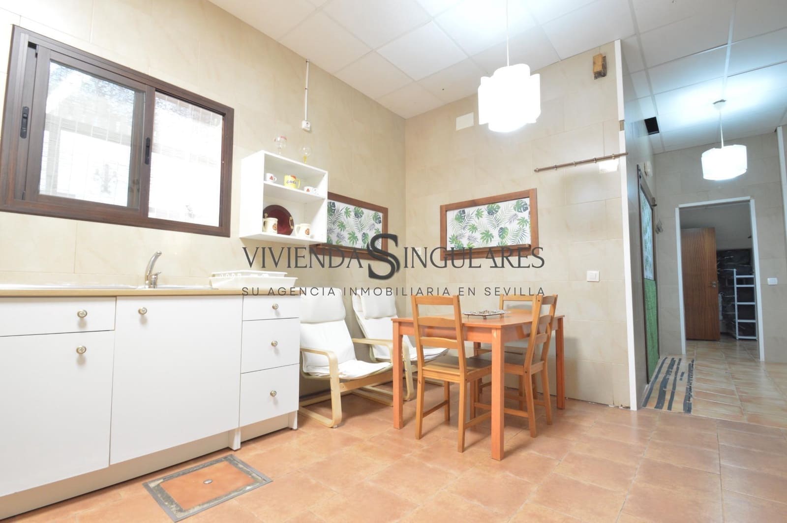 Hotel de 9 habitaciones en Arroyomolinos de León en venta - 405.000 € (Ref: 10111983)