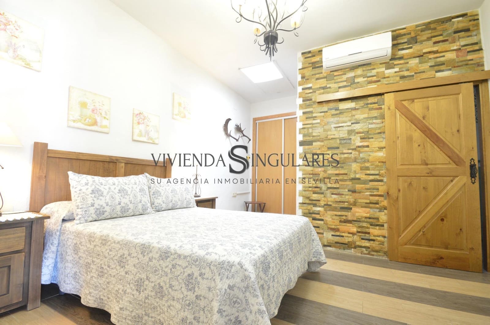 Hotel de 9 habitaciones en Arroyomolinos de León en venta - 405.000 € (Ref: 10111983)