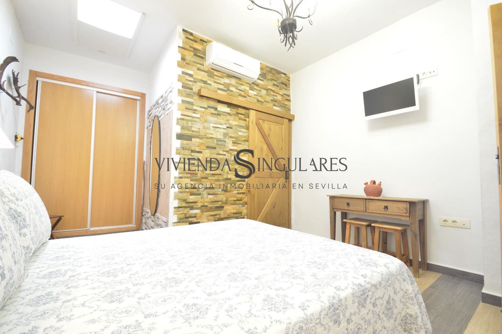 Hotel de 9 habitaciones en Arroyomolinos de León en venta - 405.000 € (Ref: 10111983)