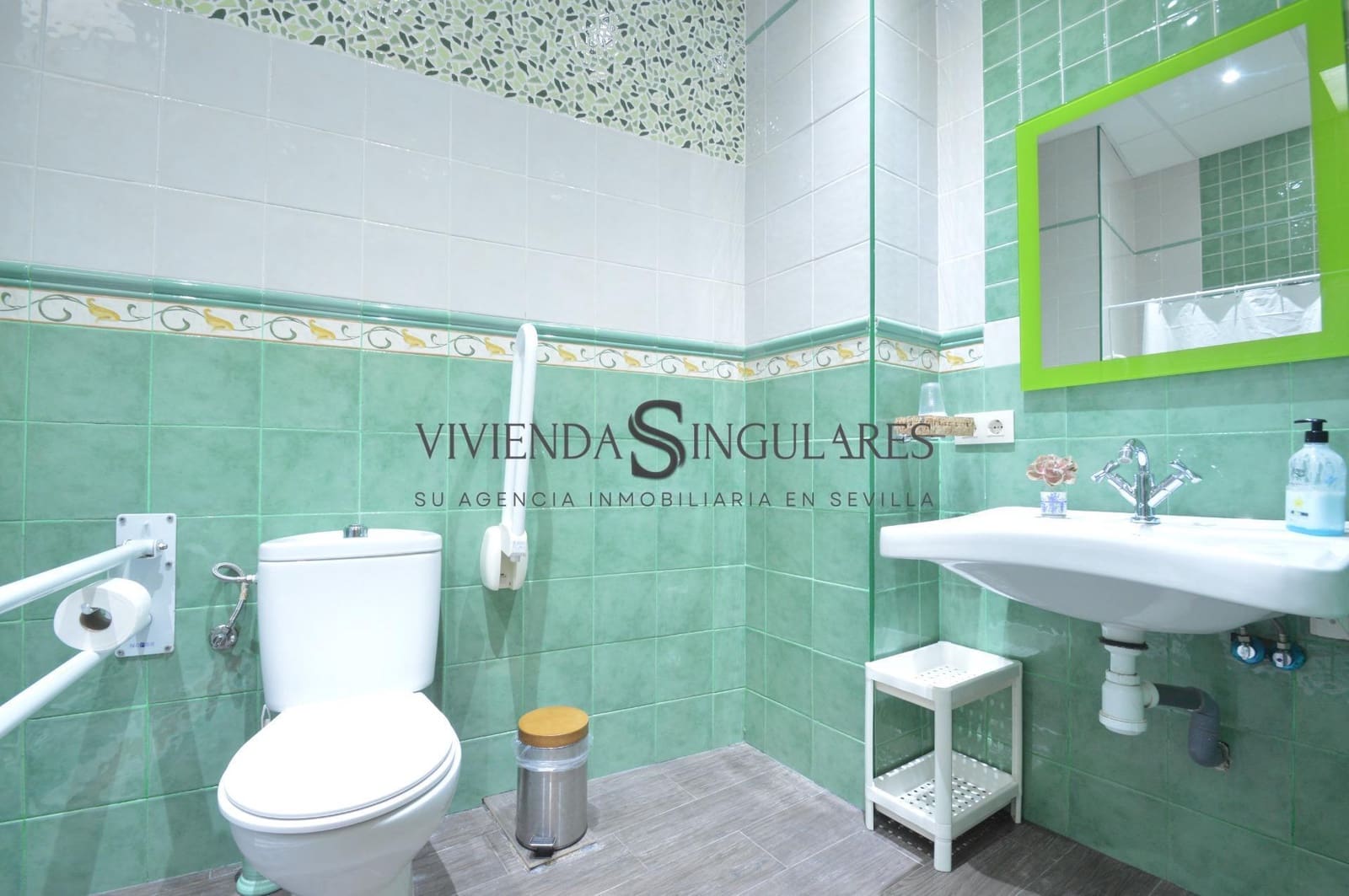 Hotel de 9 habitaciones en Arroyomolinos de León en venta - 405.000 € (Ref: 10111983)