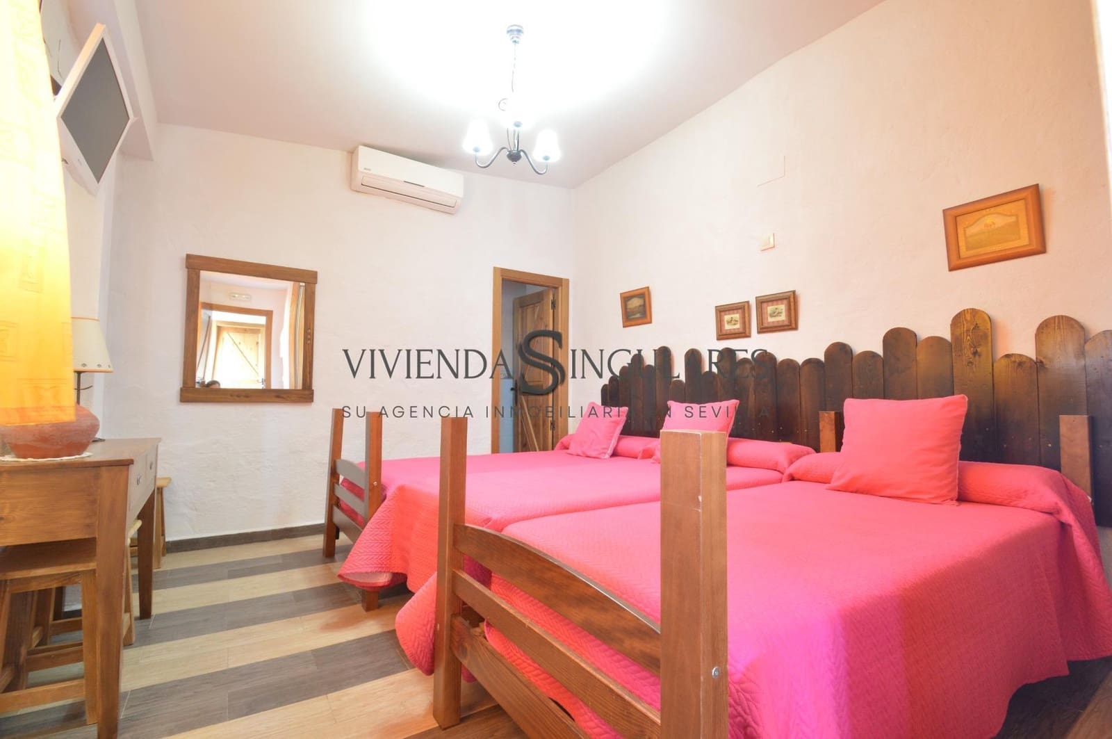 Hotel de 9 habitaciones en Arroyomolinos de León en venta - 405.000 € (Ref: 10111983)