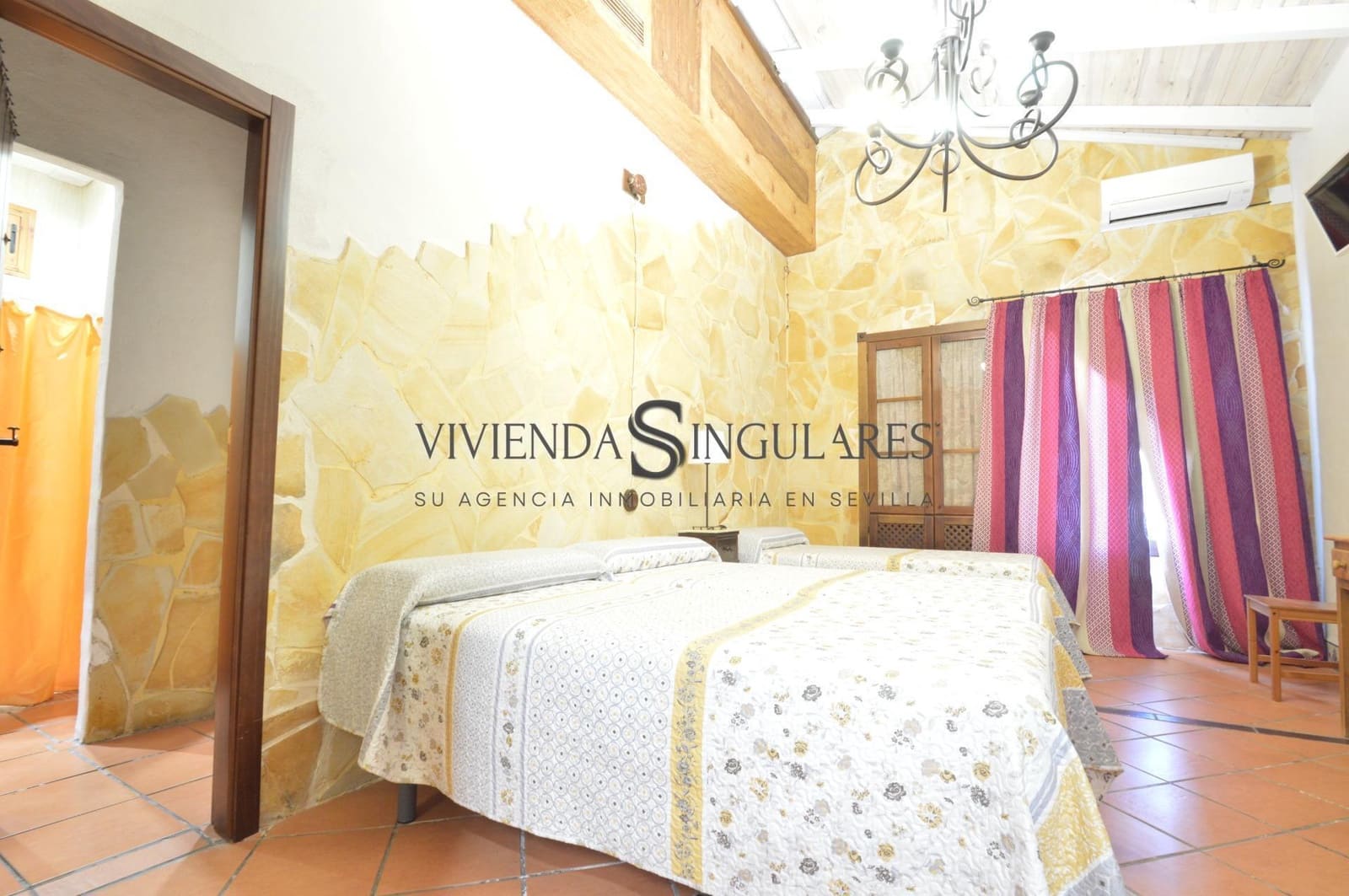 Hotel de 9 habitaciones en Arroyomolinos de León en venta - 405.000 € (Ref: 10111983)