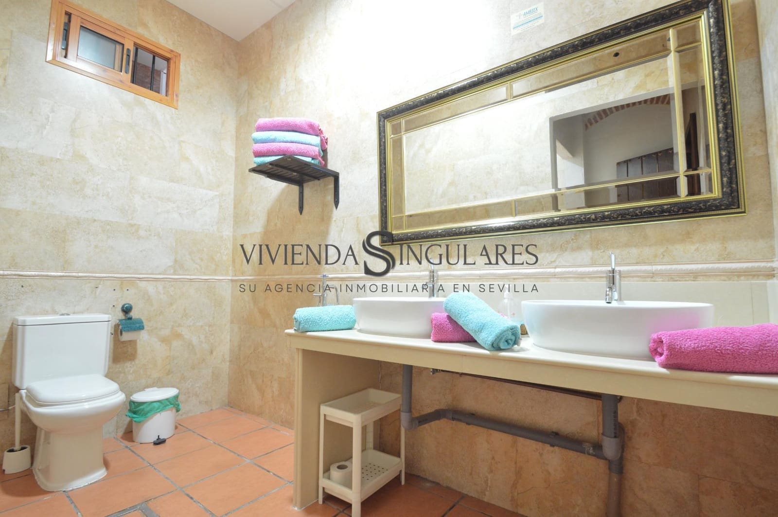 Hotel de 9 habitaciones en Arroyomolinos de León en venta - 405.000 € (Ref: 10111983)