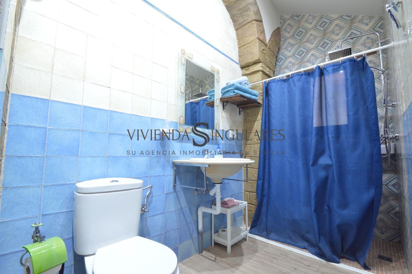 Hotel de 9 habitaciones en Arroyomolinos de León en venta - 405.000 € (Ref: 10111983)