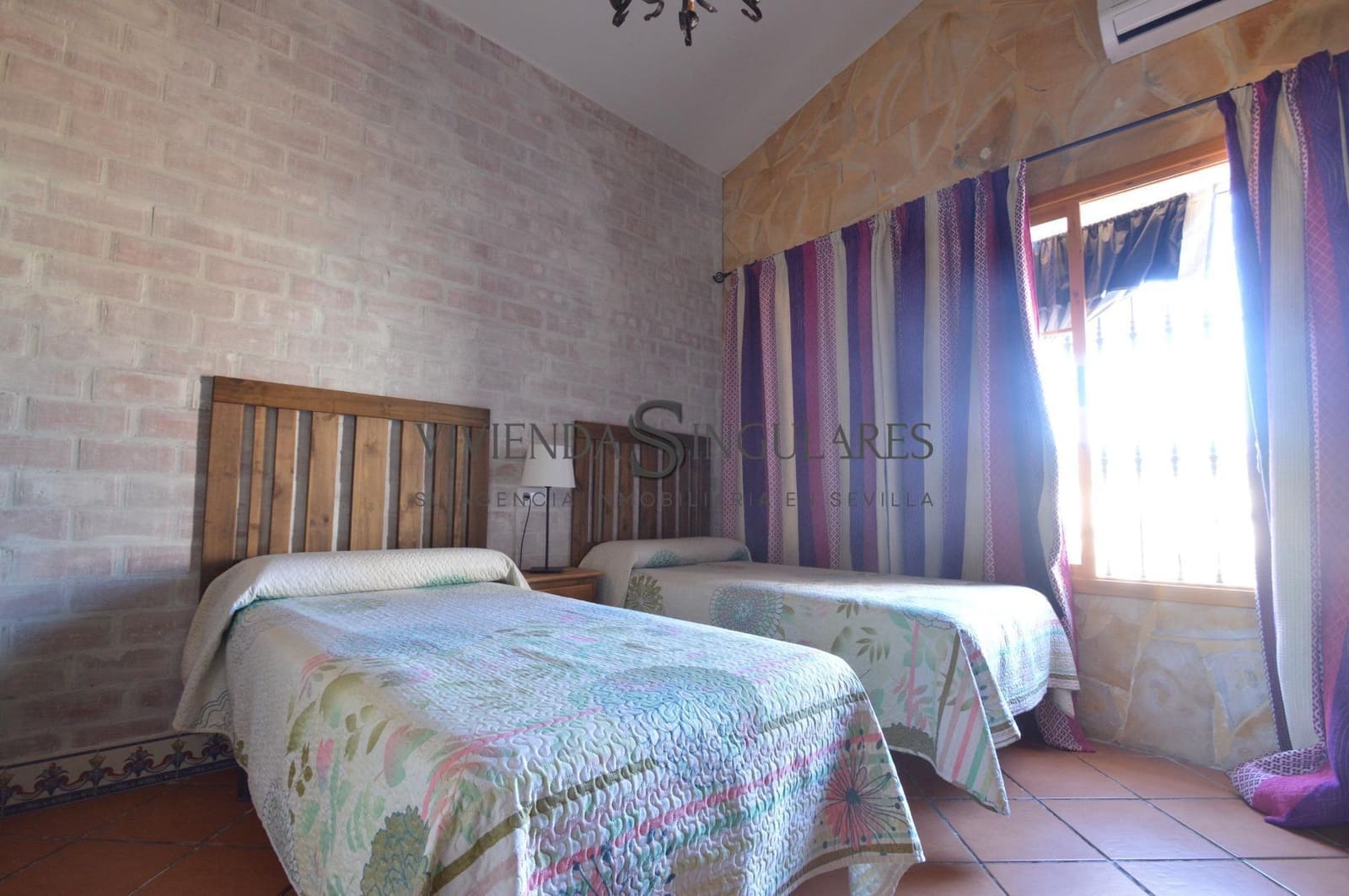 Hotel de 9 habitaciones en Arroyomolinos de León en venta - 405.000 € (Ref: 10111983)
