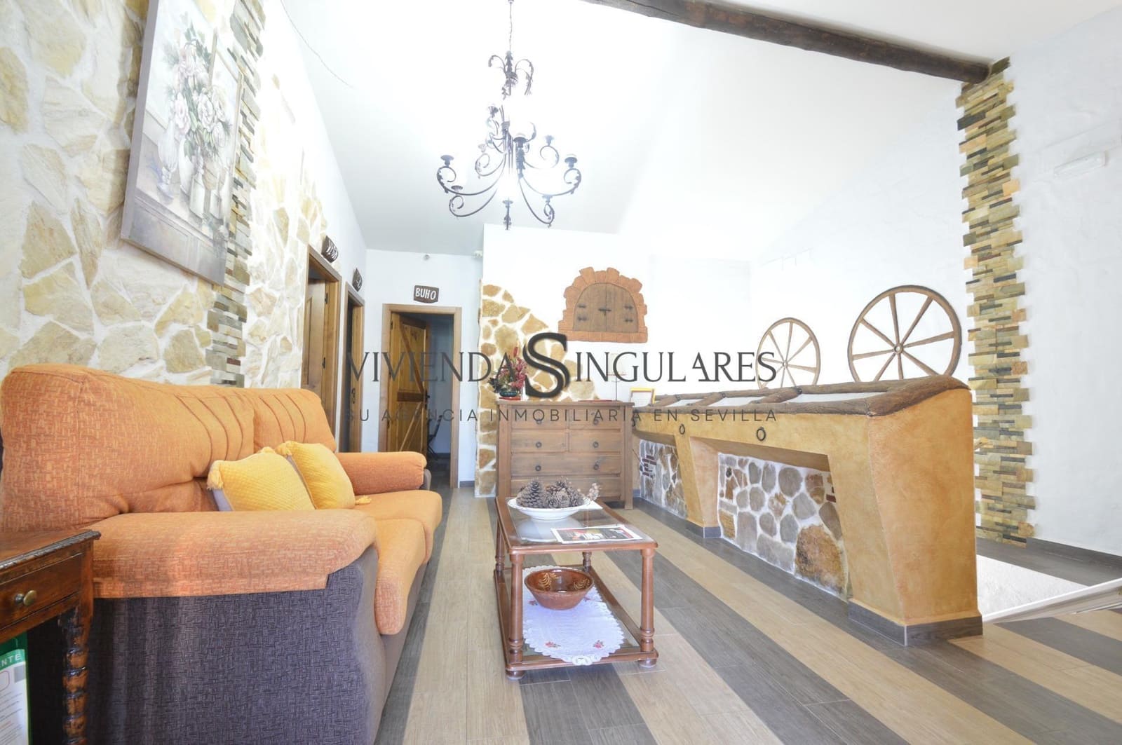 Hotel de 9 habitaciones en Arroyomolinos de León en venta - 405.000 € (Ref: 10111983)