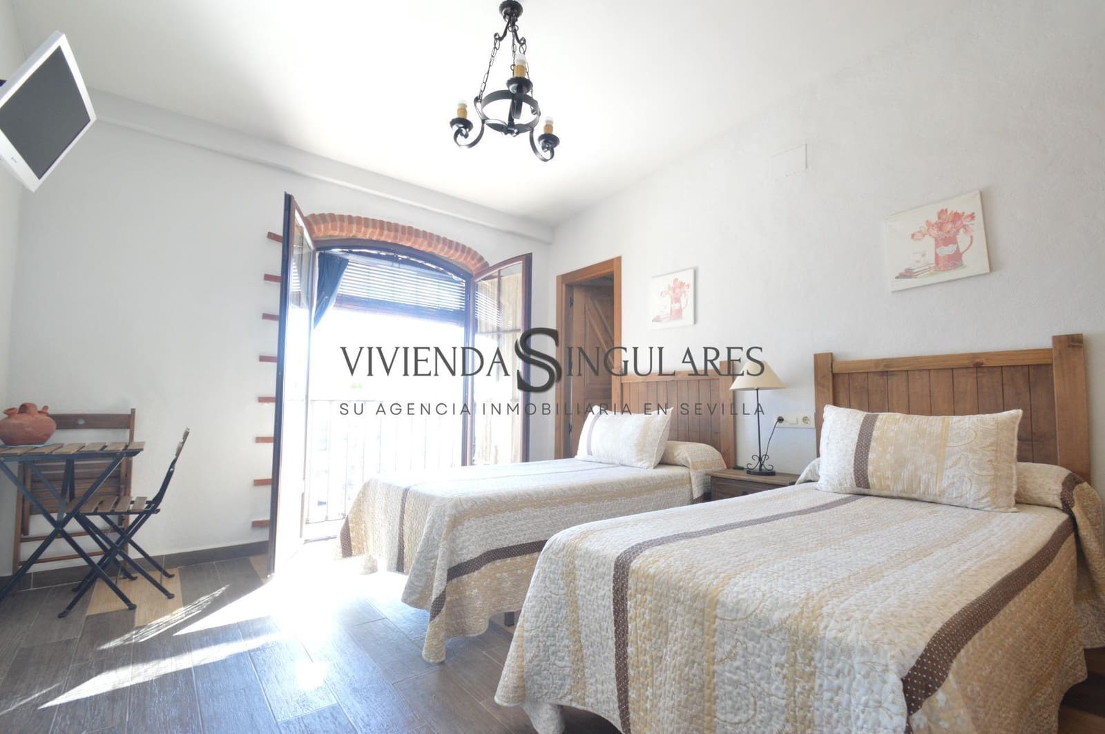 Hotel de 9 habitaciones en Arroyomolinos de León en venta - 405.000 € (Ref: 10111983)