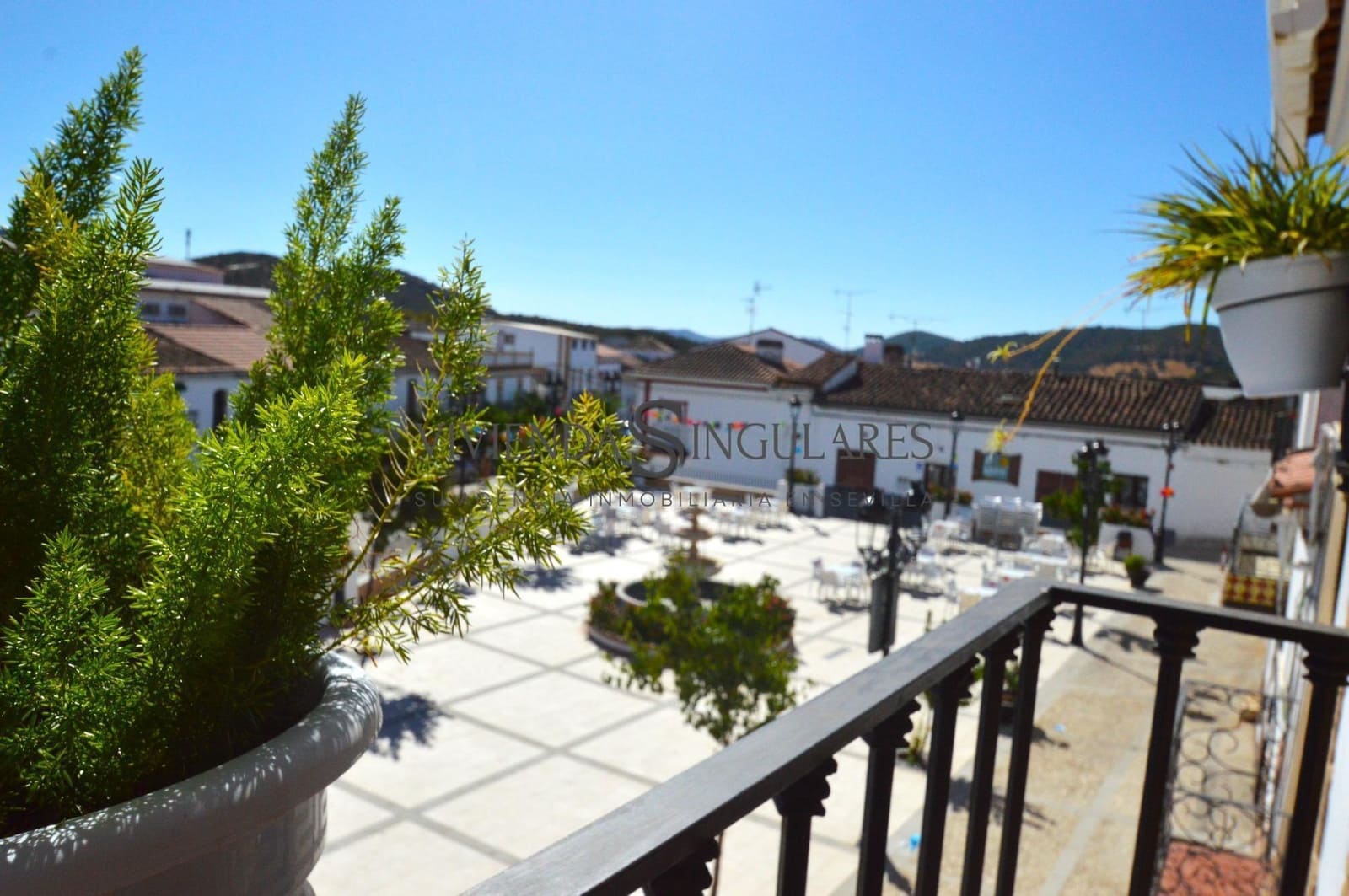 Hotel de 9 habitaciones en Arroyomolinos de León en venta - 405.000 € (Ref: 10111983)