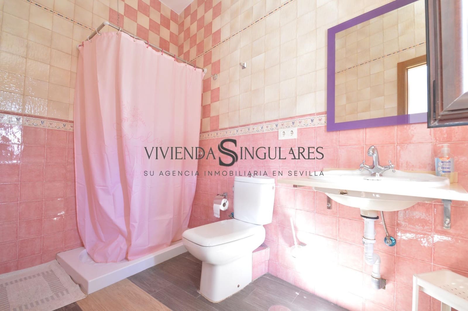Hotel de 9 habitaciones en Arroyomolinos de León en venta - 405.000 € (Ref: 10111983)