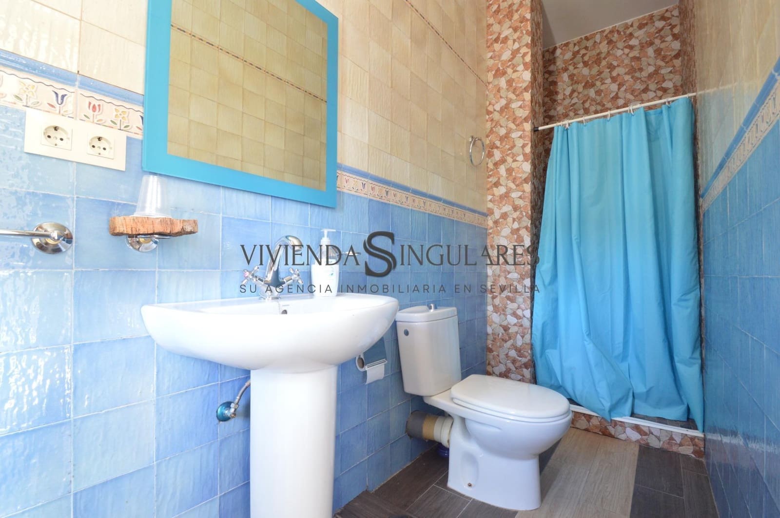 Hotel de 9 habitaciones en Arroyomolinos de León en venta - 405.000 € (Ref: 10111983)