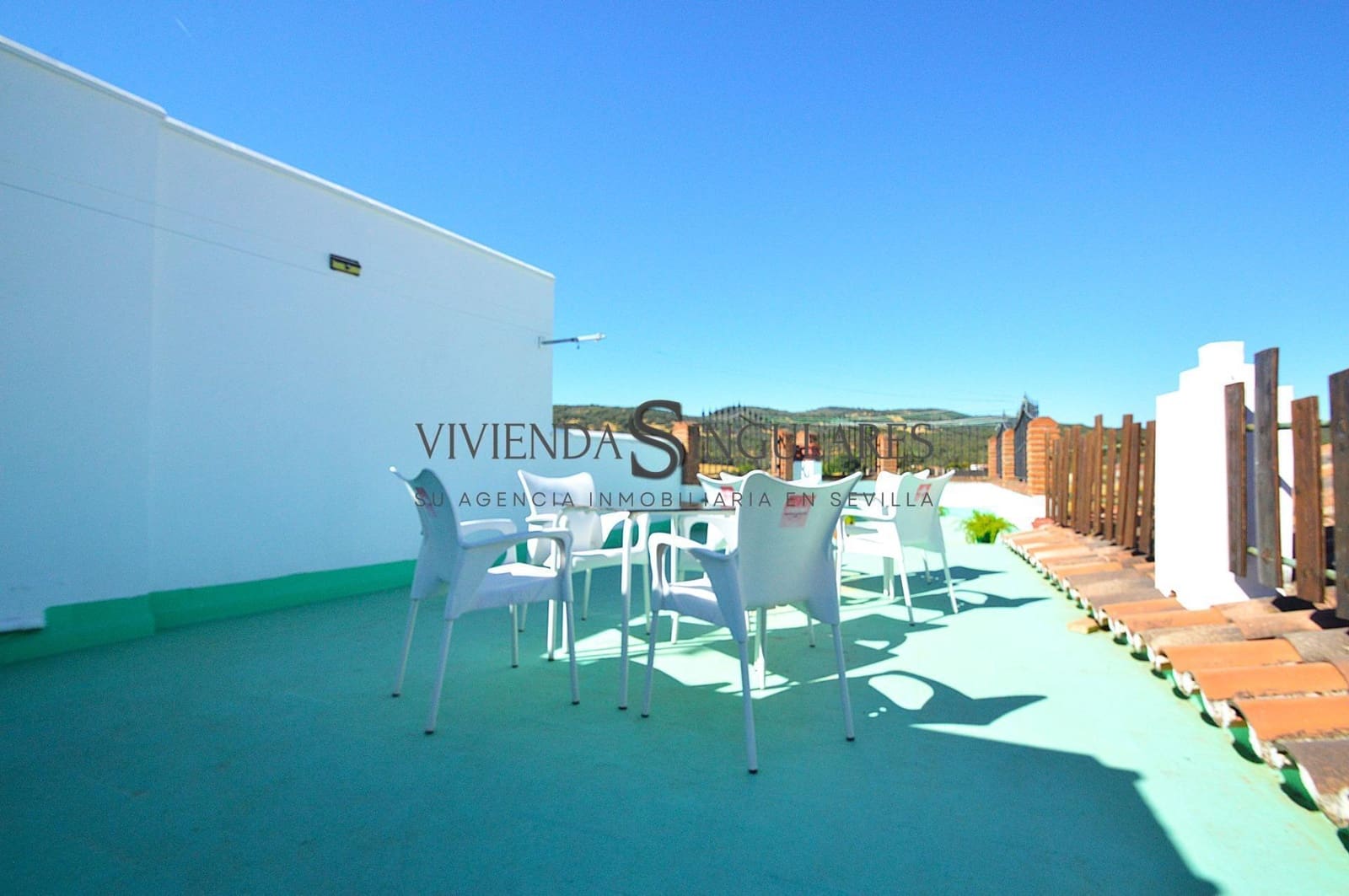 Hotel de 9 habitaciones en Arroyomolinos de León en venta - 405.000 € (Ref: 10111983)
