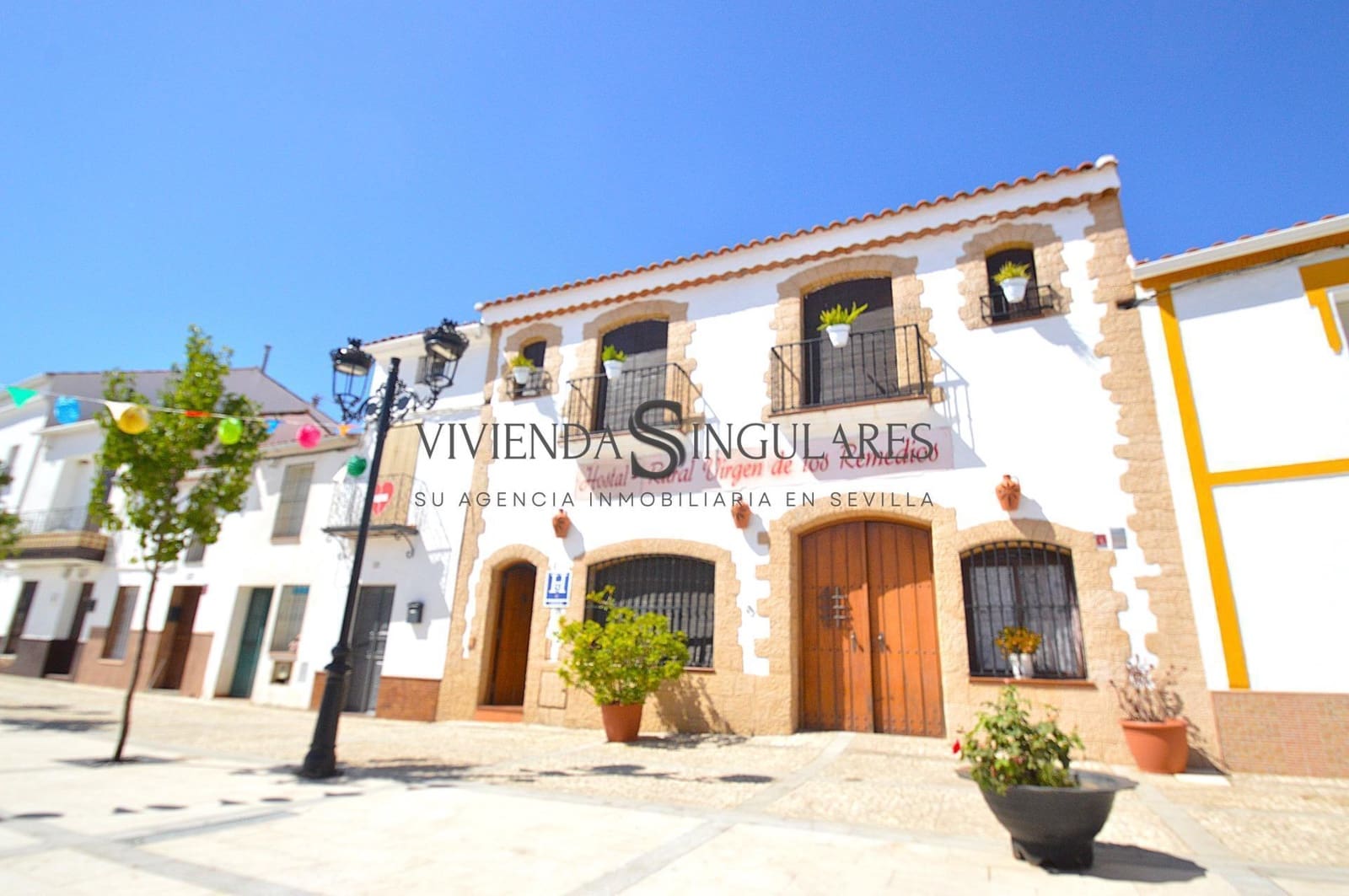 Hotel de 9 habitaciones en Arroyomolinos de León en venta - 405.000 € (Ref: 10111983)