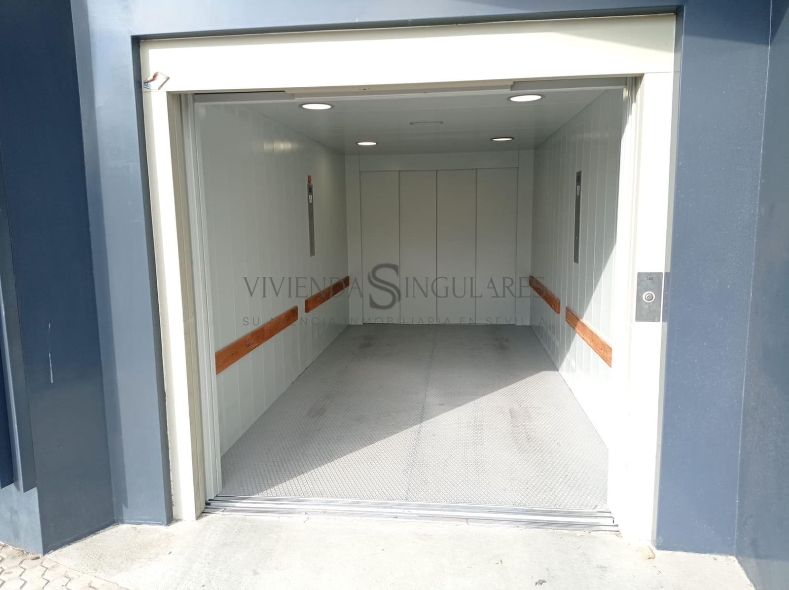 Garage for sale in Seville city - € 35,000 (Ref: 10111986)