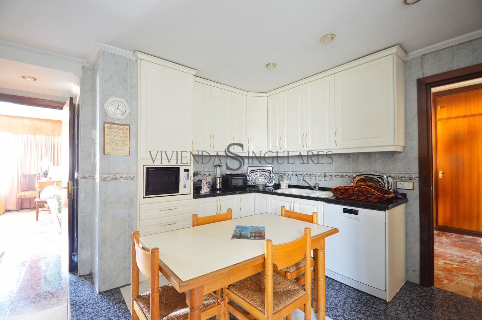 5 soveværelse Lejlighed til salg i Sevilla by med garage - € 729.000 (Ref: 10155320)