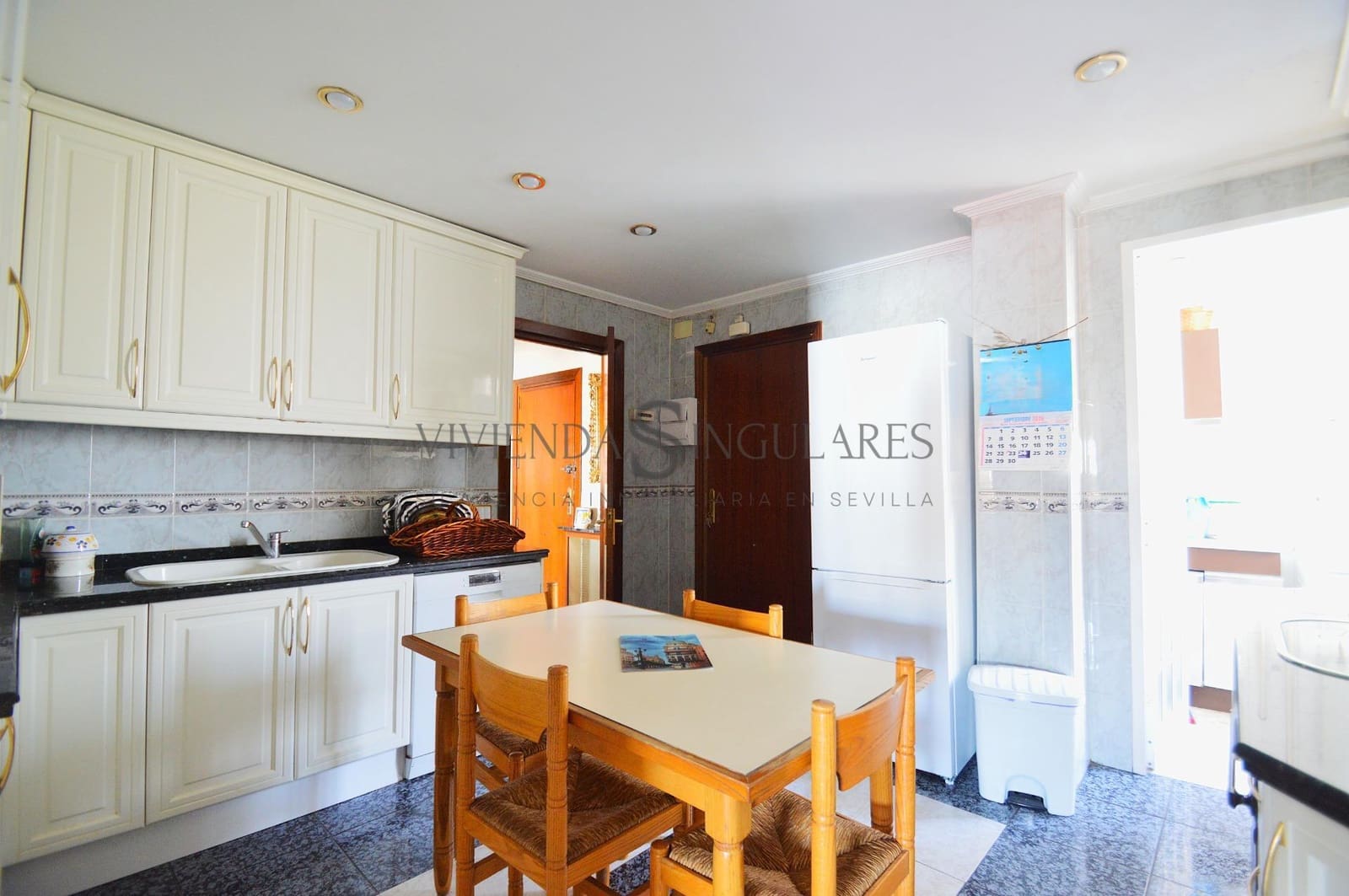 5 soveværelse Lejlighed til salg i Sevilla by med garage - € 729.000 (Ref: 10155320)