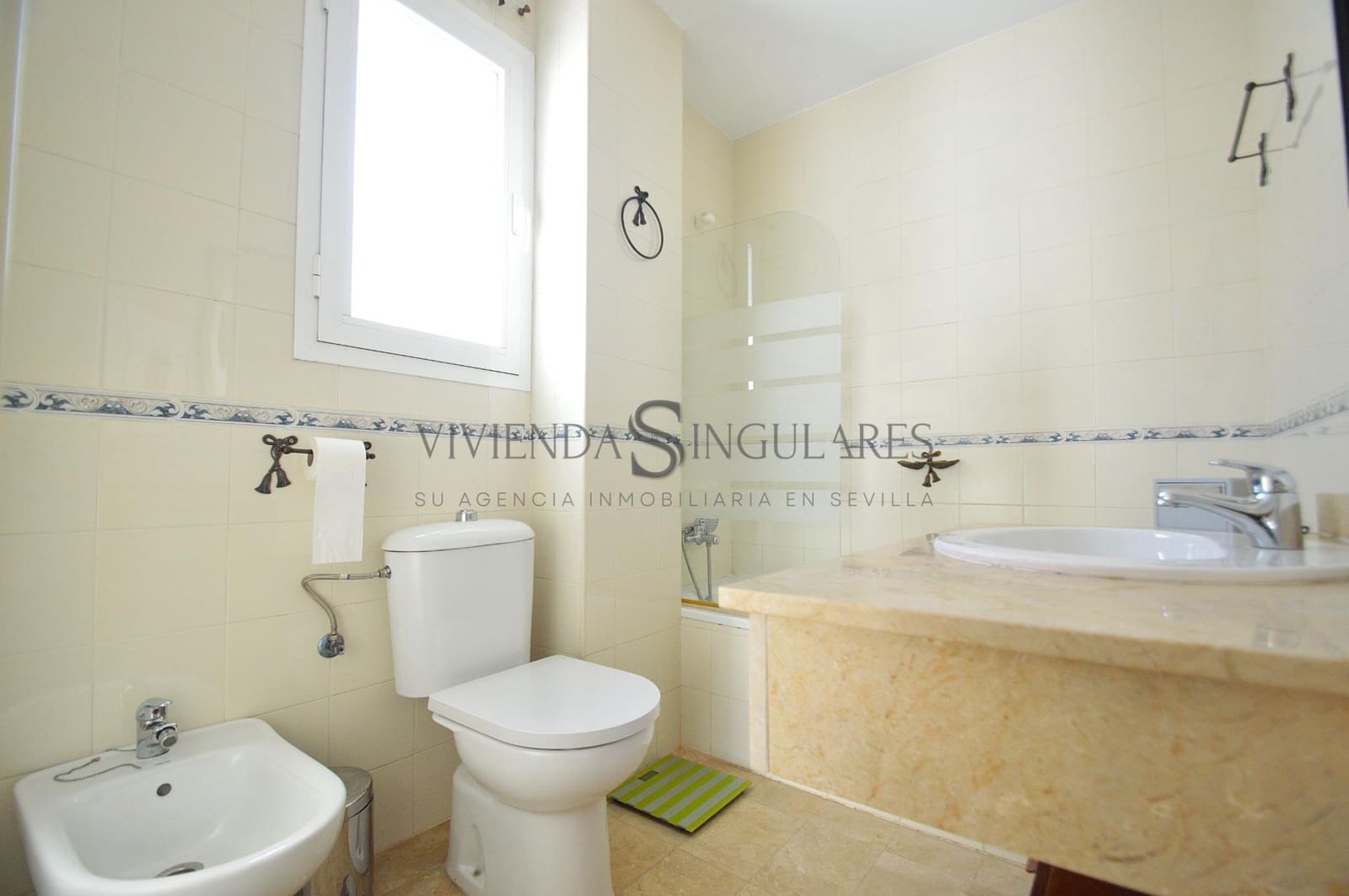 4 soveværelse Semi-Rækkehus til salg i Palomares del Rio med swimmingpool - € 350.000 (Ref: 10168489)